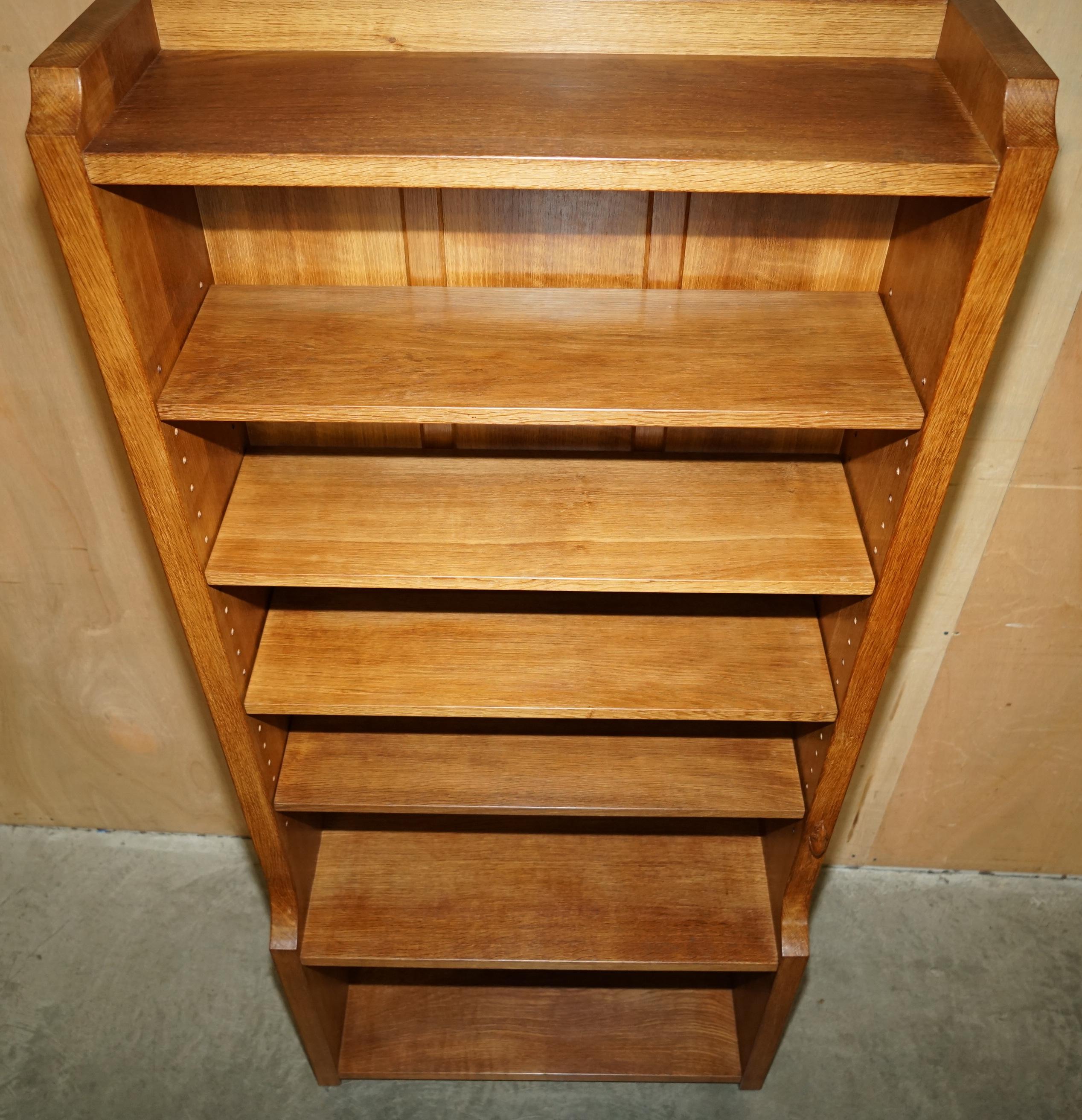 COPPIA DI LIBRERIE DA BIBLIOTECA IN INGLESE ROBERT MOUSEMAN THOMPSON intagliate in quercia in vendita 9