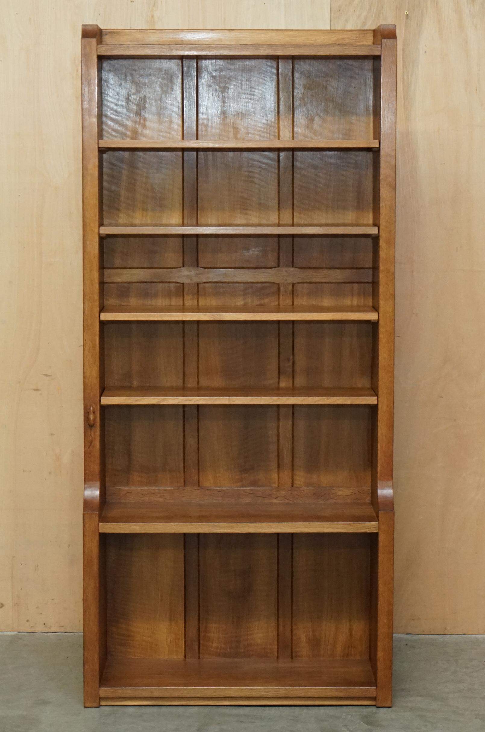Country COPPIA DI LIBRERIE DA BIBLIOTECA IN INGLESE ROBERT MOUSEMAN THOMPSON intagliate in quercia in vendita