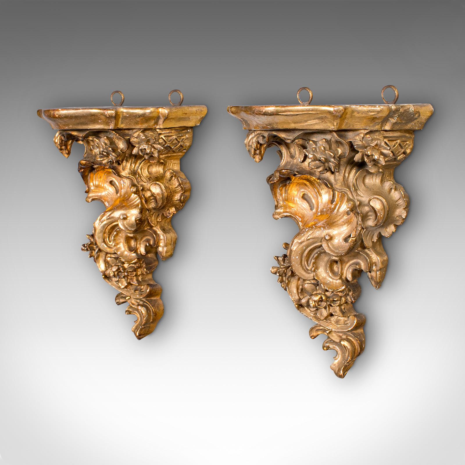 Par De Soportes De Adornos Vintage De Renacimiento Rococo, Francés, Madera Dorada, Candelabro Moderno de mediados de siglo en venta