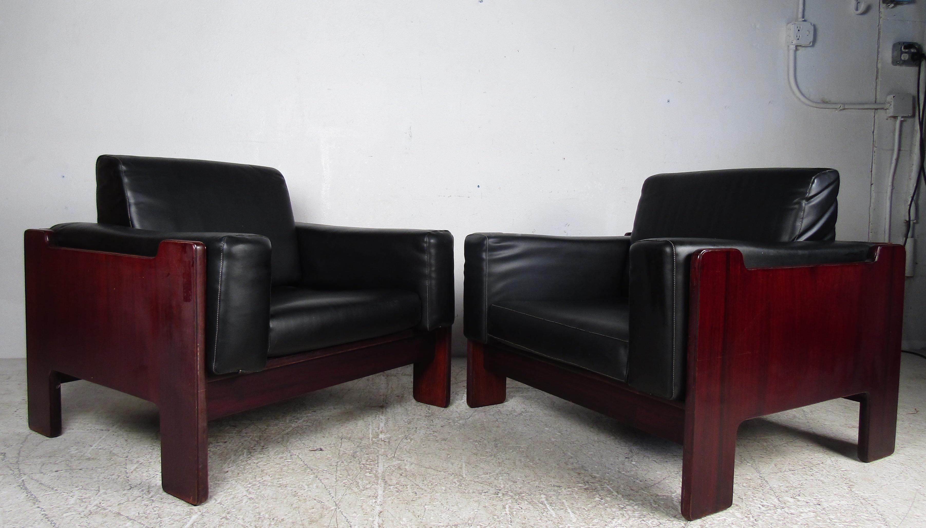 Paire de vieilles chaises longues cubiques en bois de rose et vinyle en vente 9
