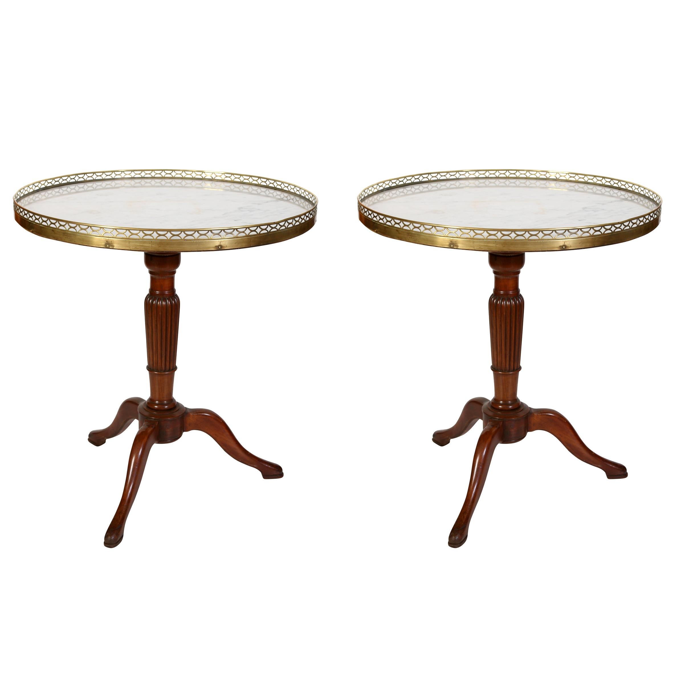 Pair of Vintage Round Marble Top Bouillotte Pedestal Table In Good Condition For Sale In Locust Valley, NY