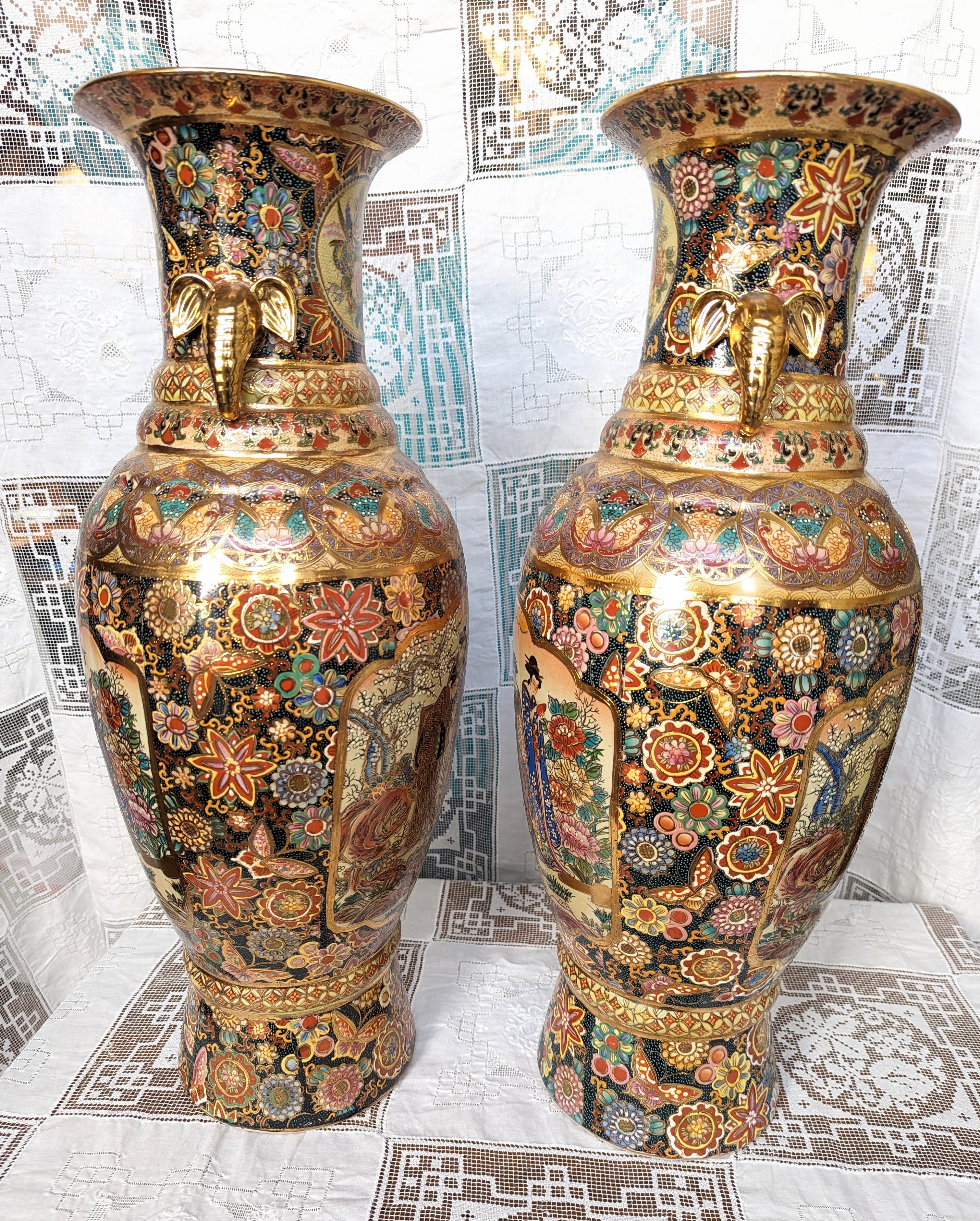 Autre Paire de vases vintage Royal Satsuma grand vase de 24 pouces de haut en porcelaine signé asiatique en vente