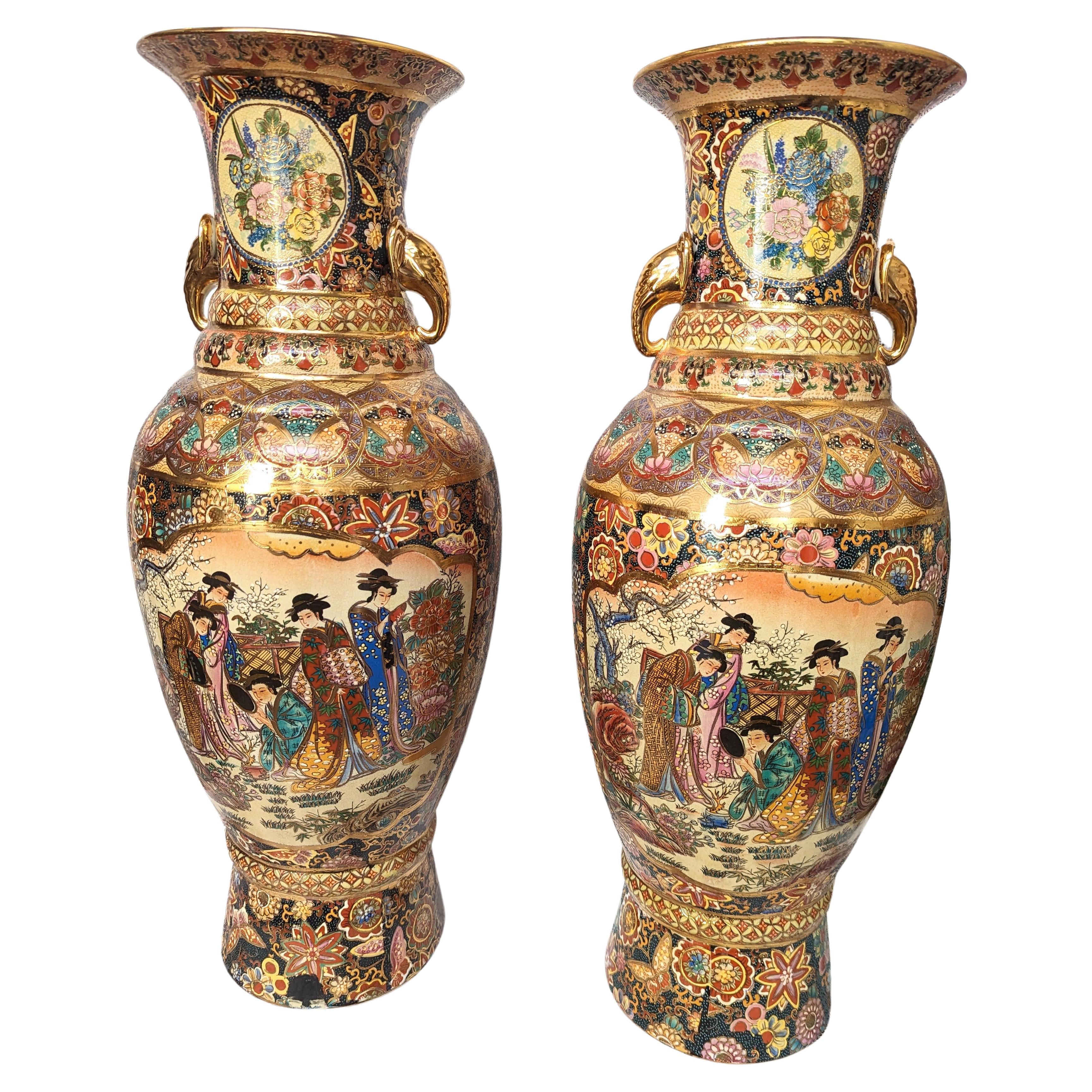 Paire de vases vintage Royal Satsuma grand vase de 24 pouces de haut en porcelaine signé asiatique en vente