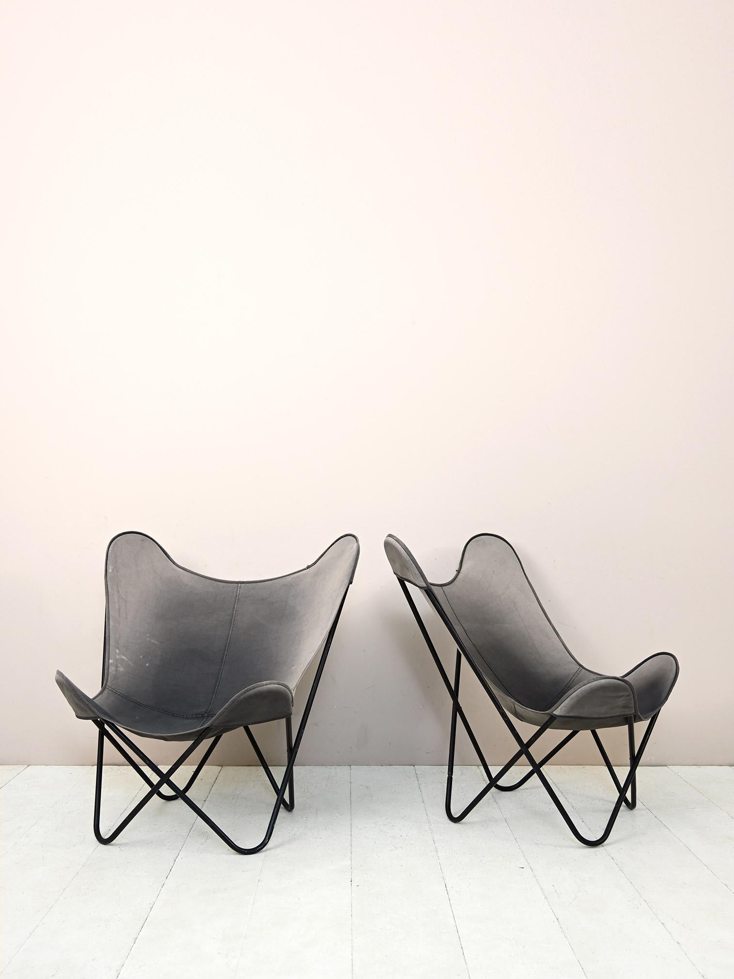 Original Scandinavian metal and fabric chairs.

These lightweight, modern chairs consist of a black metal base on which the fabric that serves as the seat rests.
Ideal for both indoors and a conservatory. They will add character to the