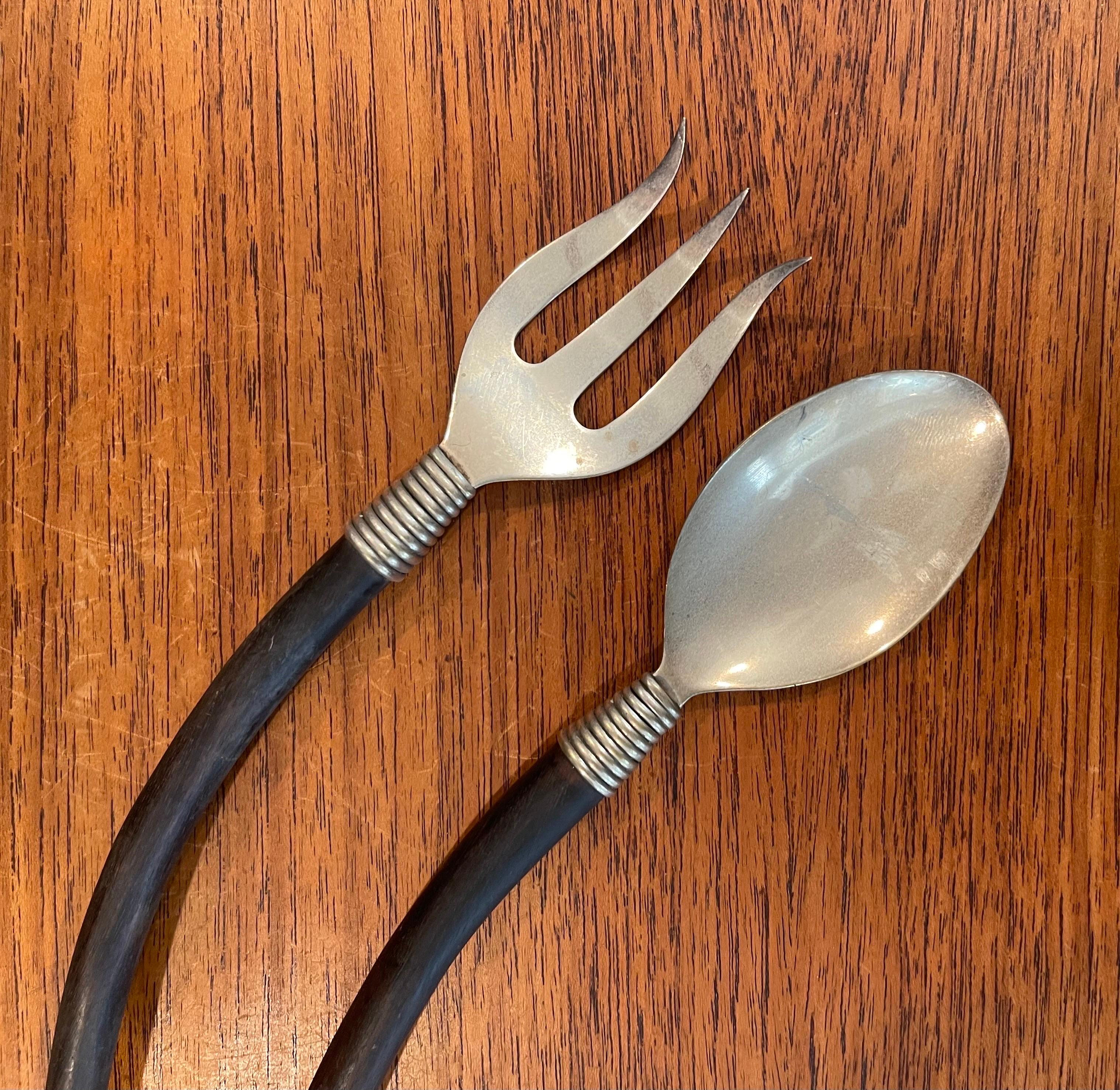 Pair of Vintage Salad Servers in Curved Wood and Stainless Steel In Good Condition For Sale In San Diego, CA