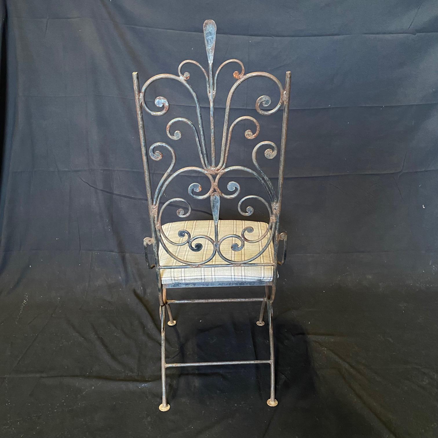 Mid-20th Century  Pair of Vintage Salterini Umanoff Style Iron Scroll Back Dining Side Chairs For Sale