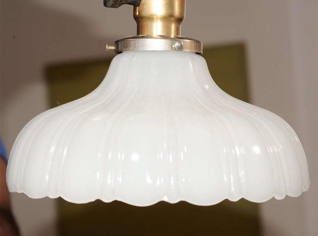Pair of Vintage Scalloped Milk Glass & Brass Wall Sconces In Good Condition For Sale In New York, NY