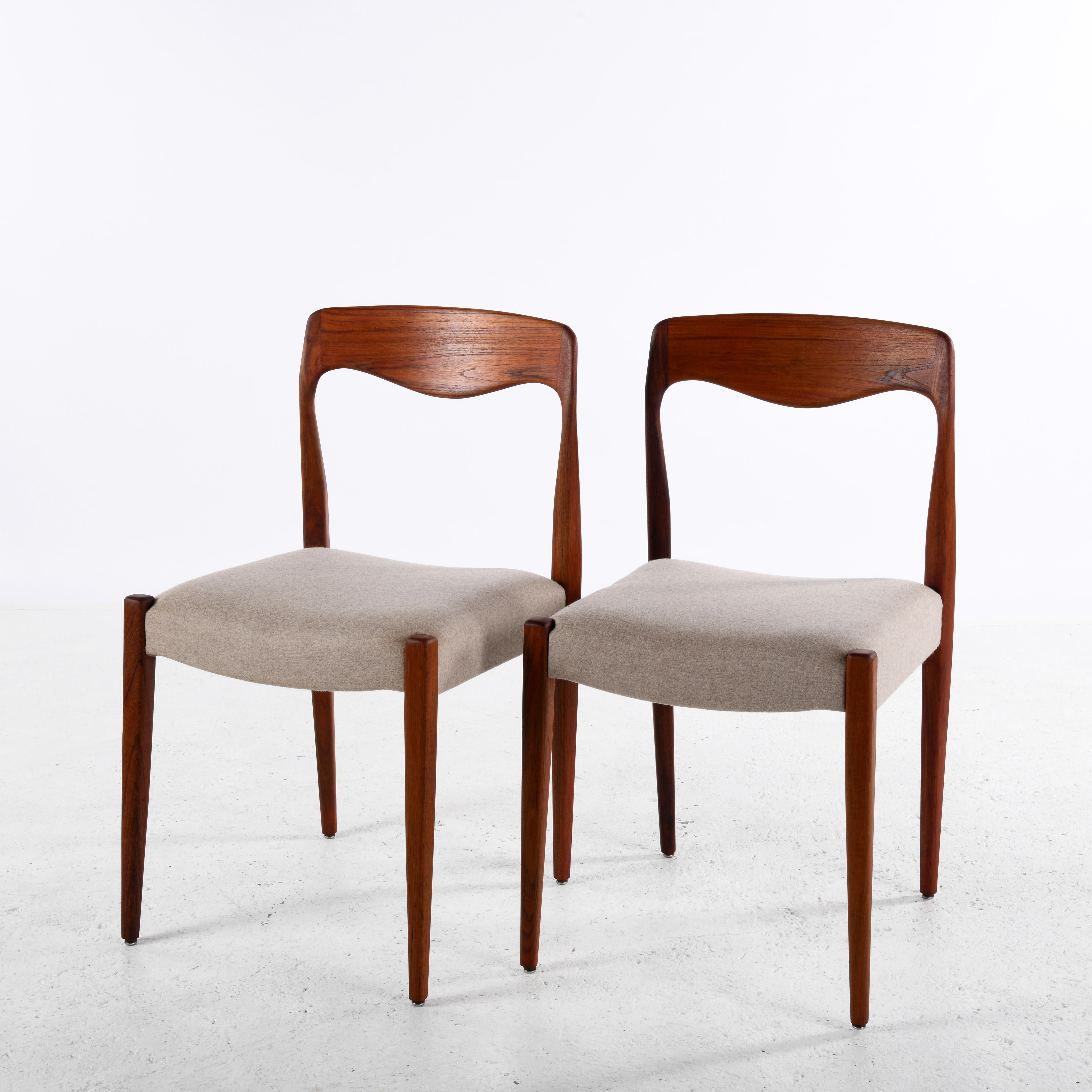 Scandinavian Modern Pair of vintage Scandinavian chairs in the style of Niels Otto Møller