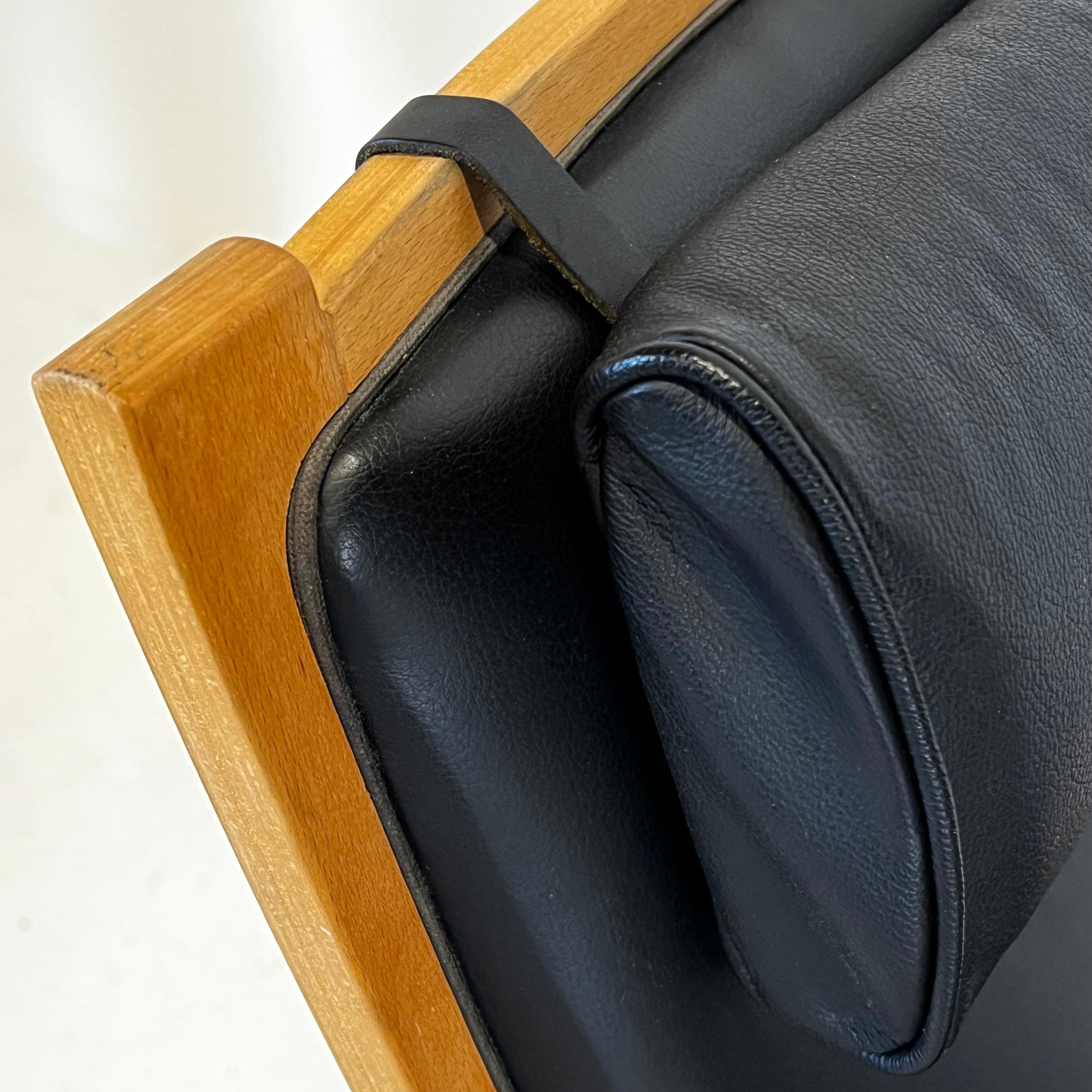 Paar skandinavische dänische Loungesessel, Bugholz und schwarzes Leder im Angebot 5
