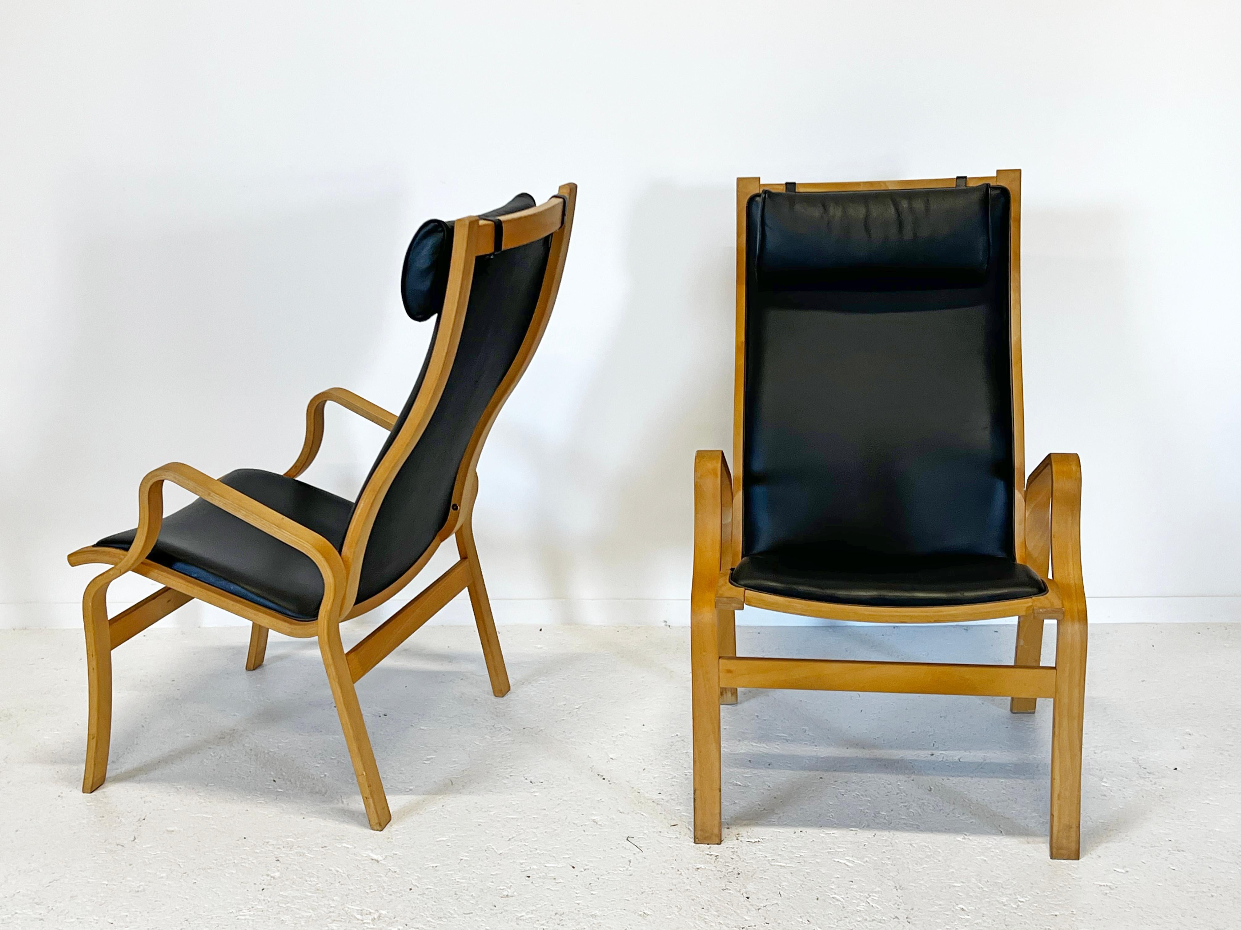 Paar skandinavische dänische Loungesessel, Bugholz und schwarzes Leder im Angebot 6