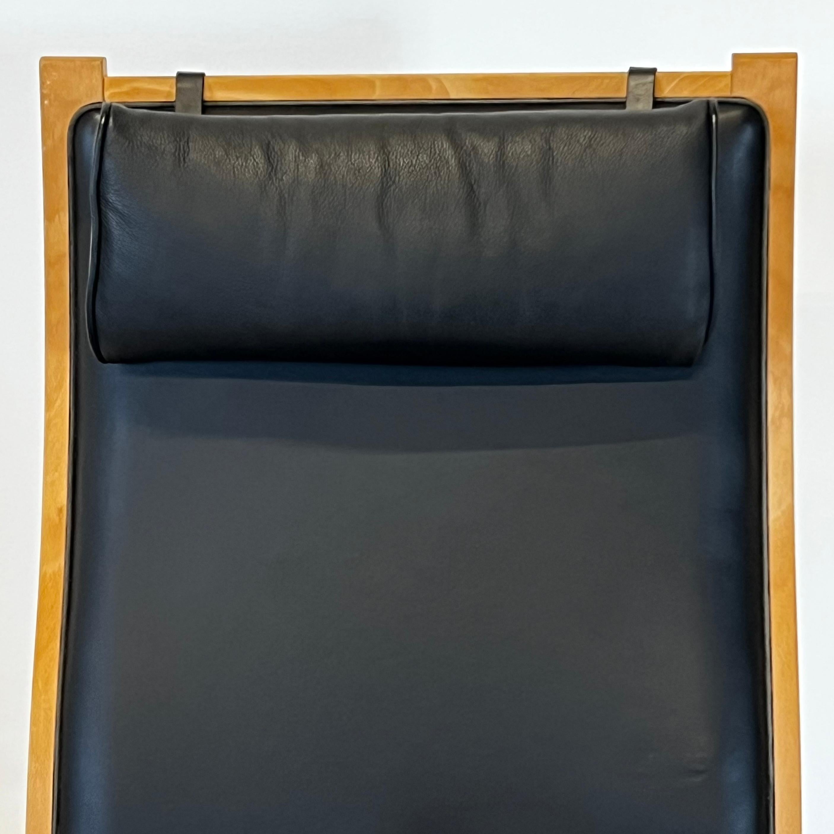 Paar skandinavische dänische Loungesessel, Bugholz und schwarzes Leder im Angebot 1