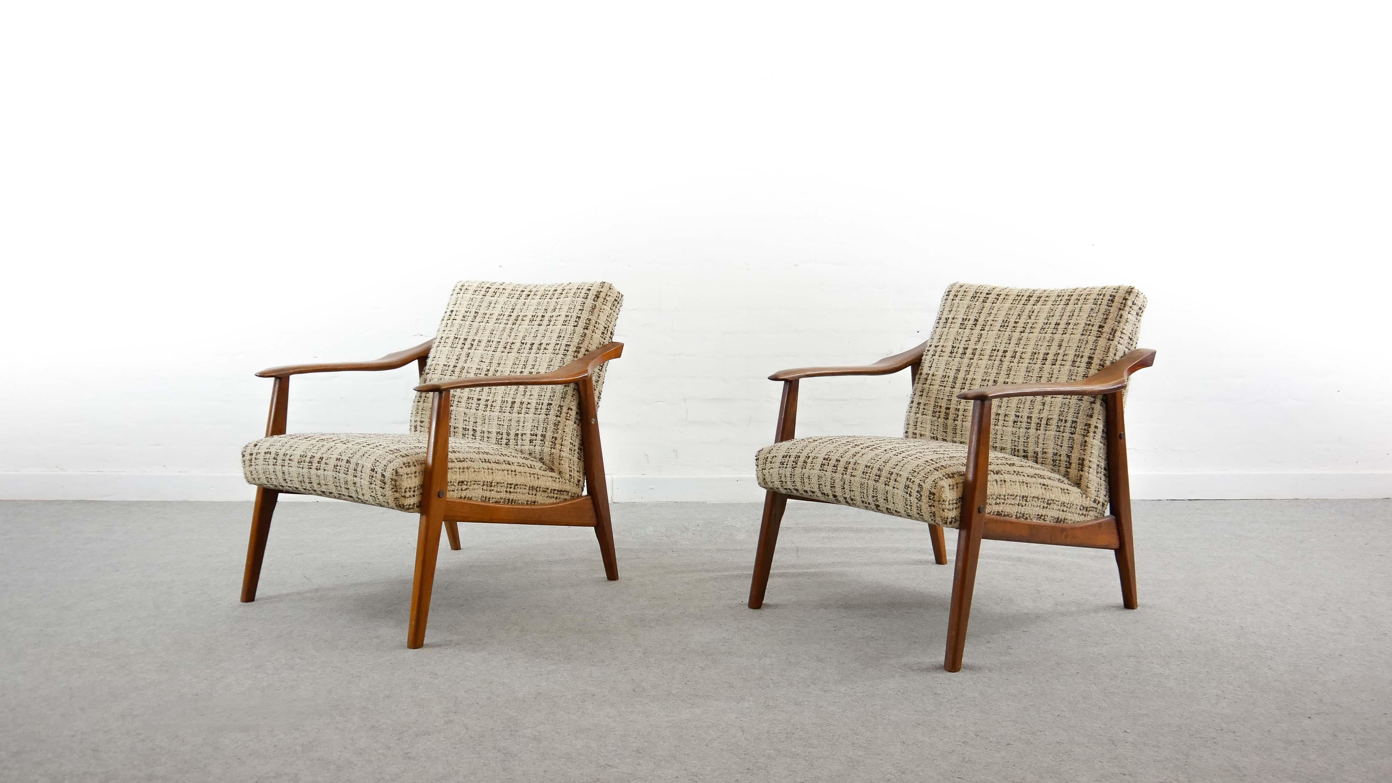 Paar skandinavische Sessel im Vintage-Stil, Loungesessel aus Teakholz, 1960er Jahre im Zustand „Gut“ im Angebot in Halle, DE