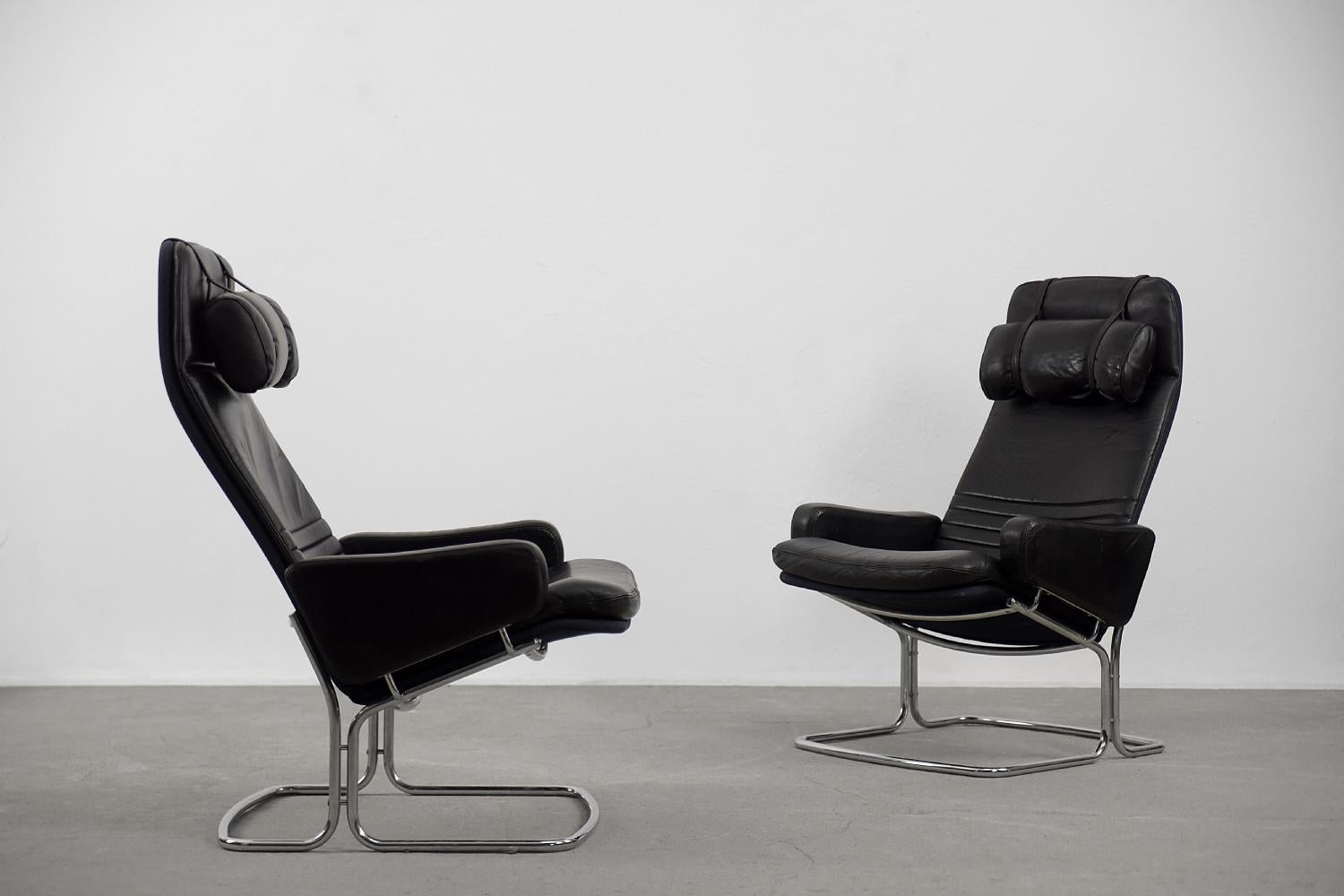 This set of rare armchairs was manufactured by Ire Möbel AB in Skillingaryd, Sweden, during the 1970s. The seats were upholstered in black natural leather with longitudinal stitching. They have a soft and comfortable seat and built-in armrests. The