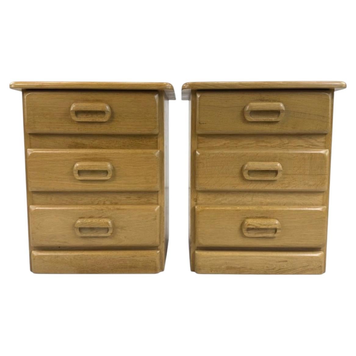 Paar Vintage skandinavische Eiche 3 Schublade Nachttische im Angebot