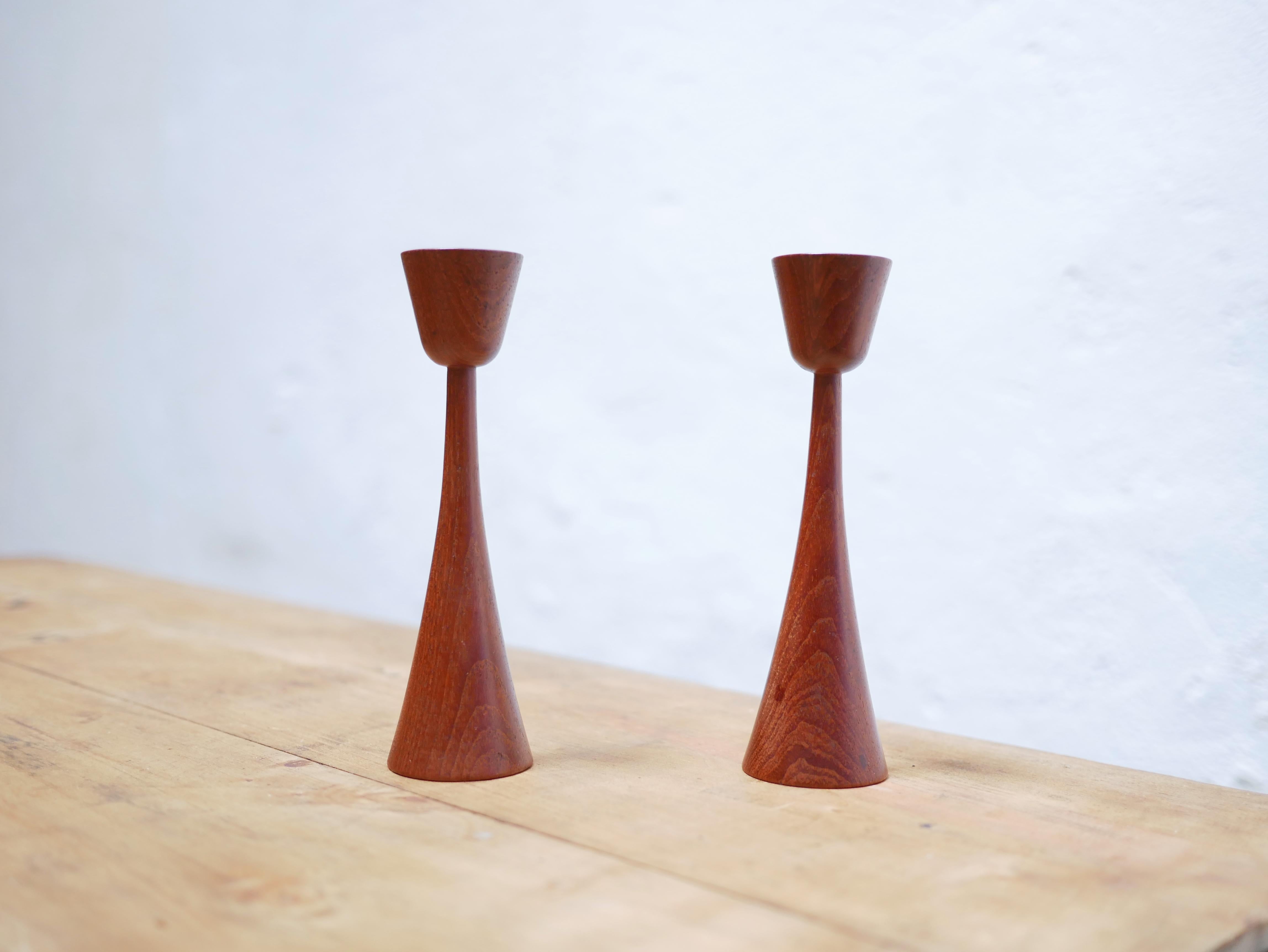 Pair of Vintage Scandinavian Teak Candlesticks In Good Condition For Sale In AIGNAN, FR