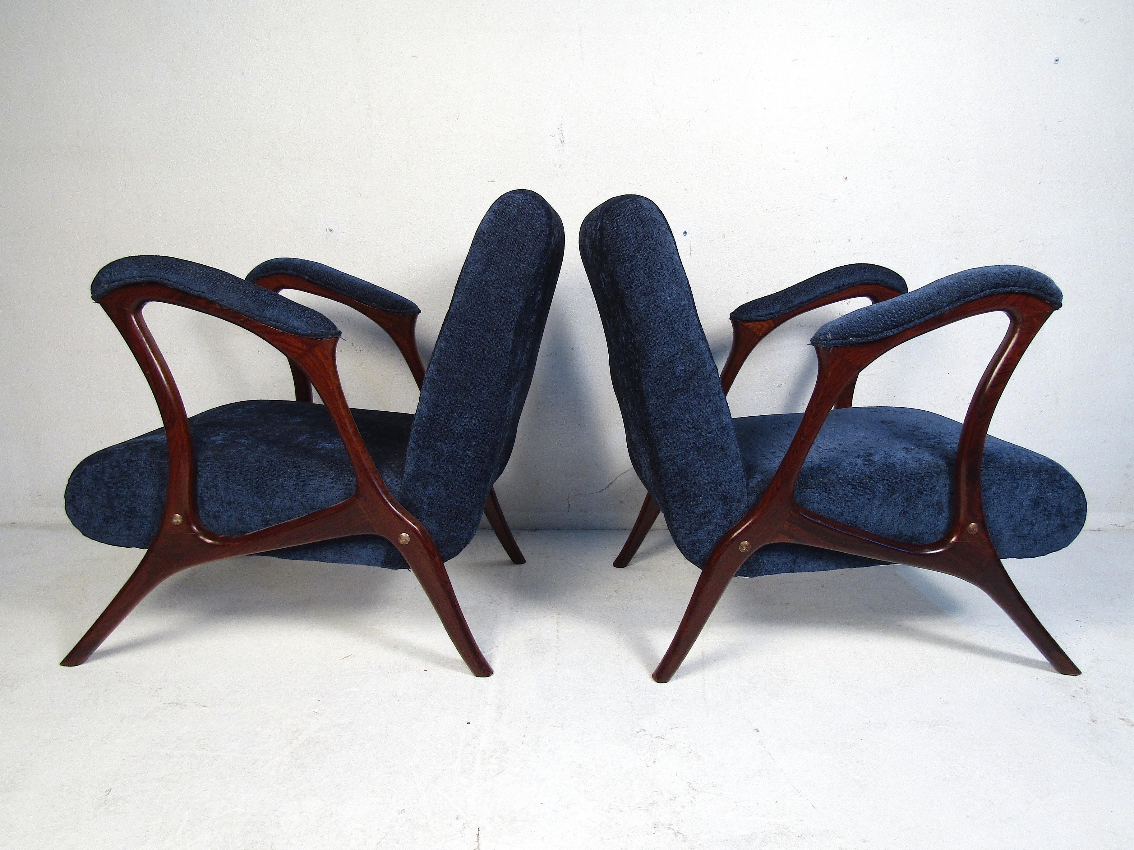 Pair of Vintage Sculpted Armchairs In Good Condition In Brooklyn, NY
