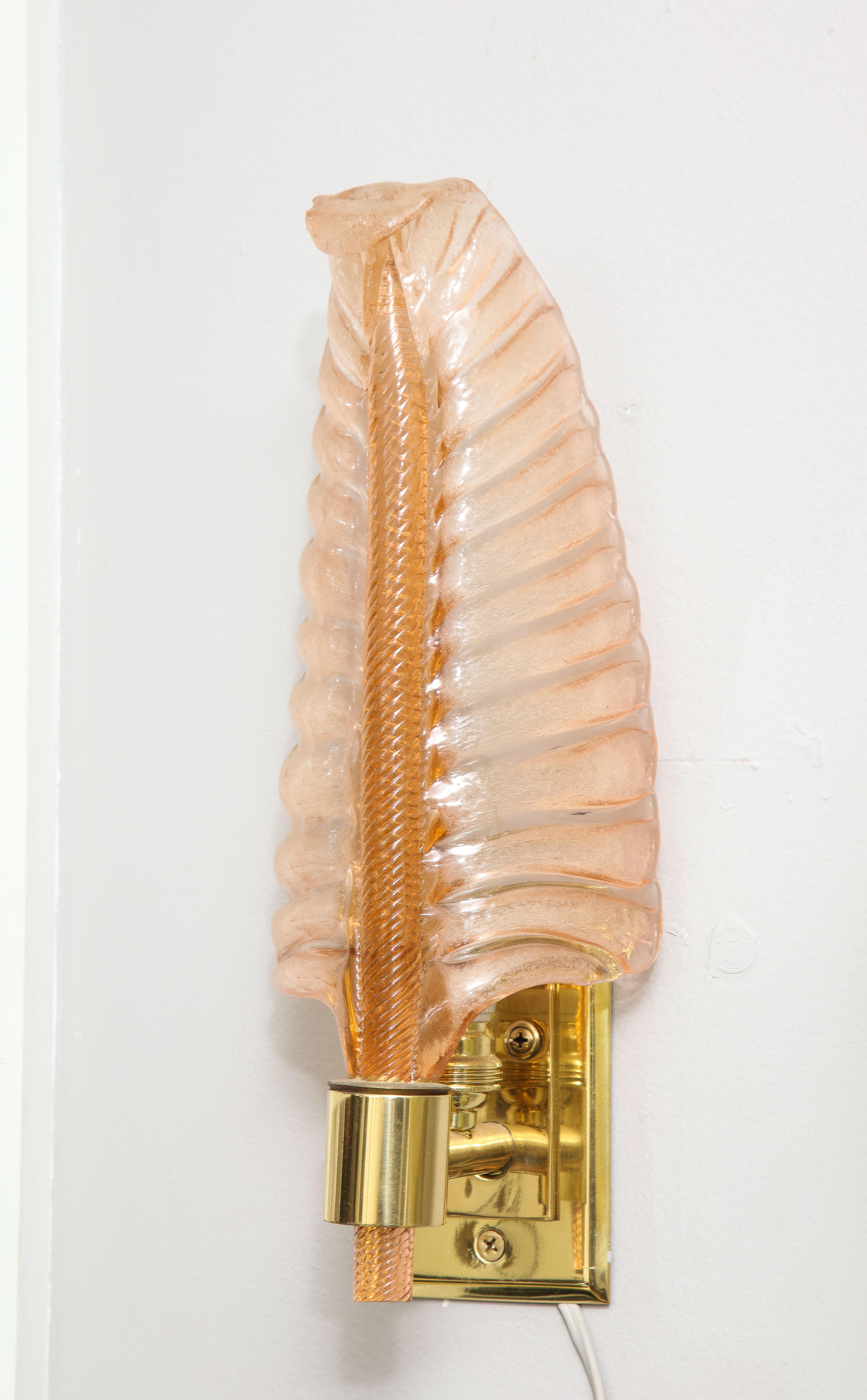 Pair of Vintage Seguso Feather Sconces In Good Condition In New York, NY