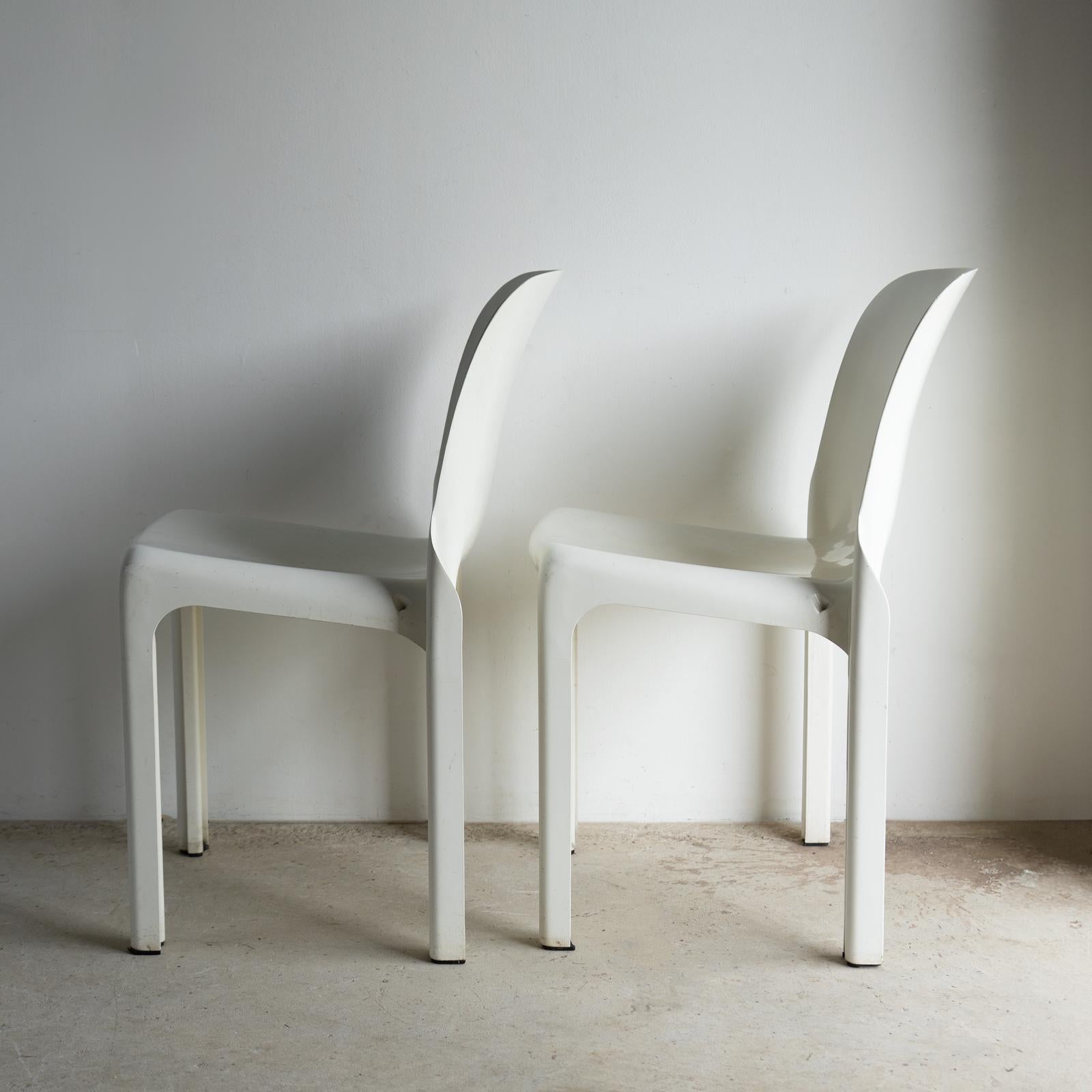 Paar Vintage Selene Stühle von Vico Magistretti für Artemide, 1960er/1970er Jahre (Kunststoff) im Angebot