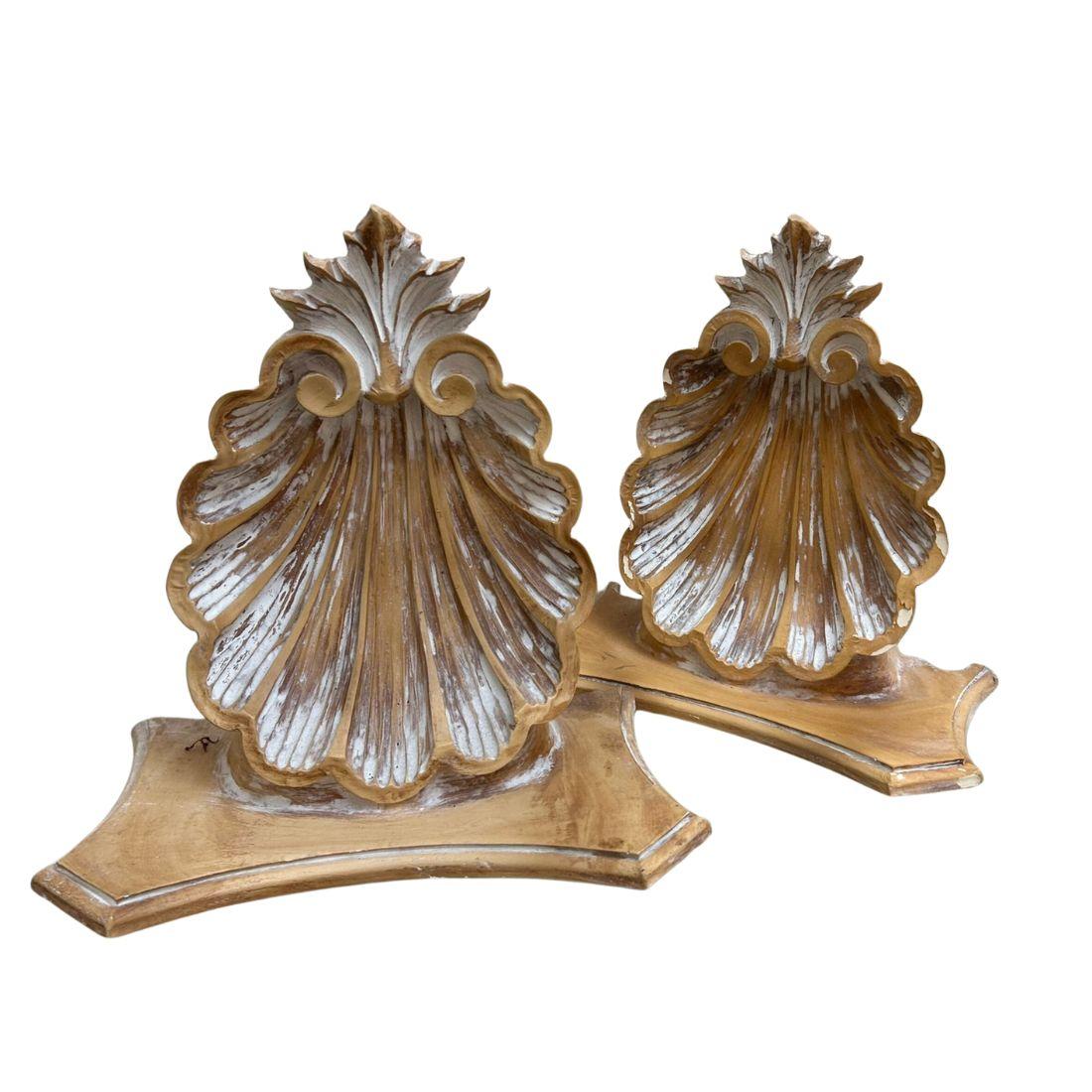 Paar Vintage Shell Wandregale (Hollywood Regency) im Angebot