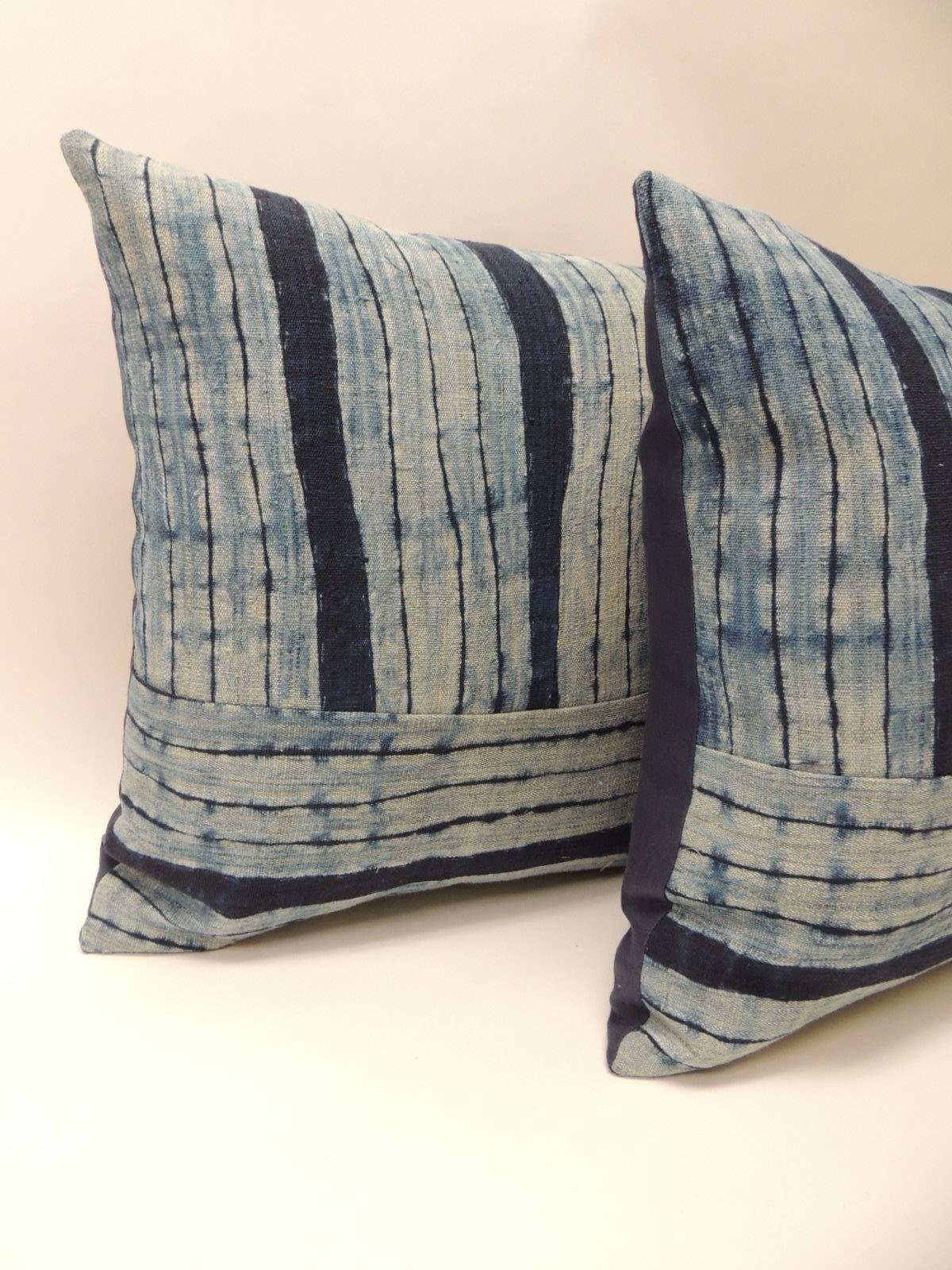 Pair of Vintage Shibori Stripes Blue Asian Decorative Pillows In Good Condition In Oakland Park, FL