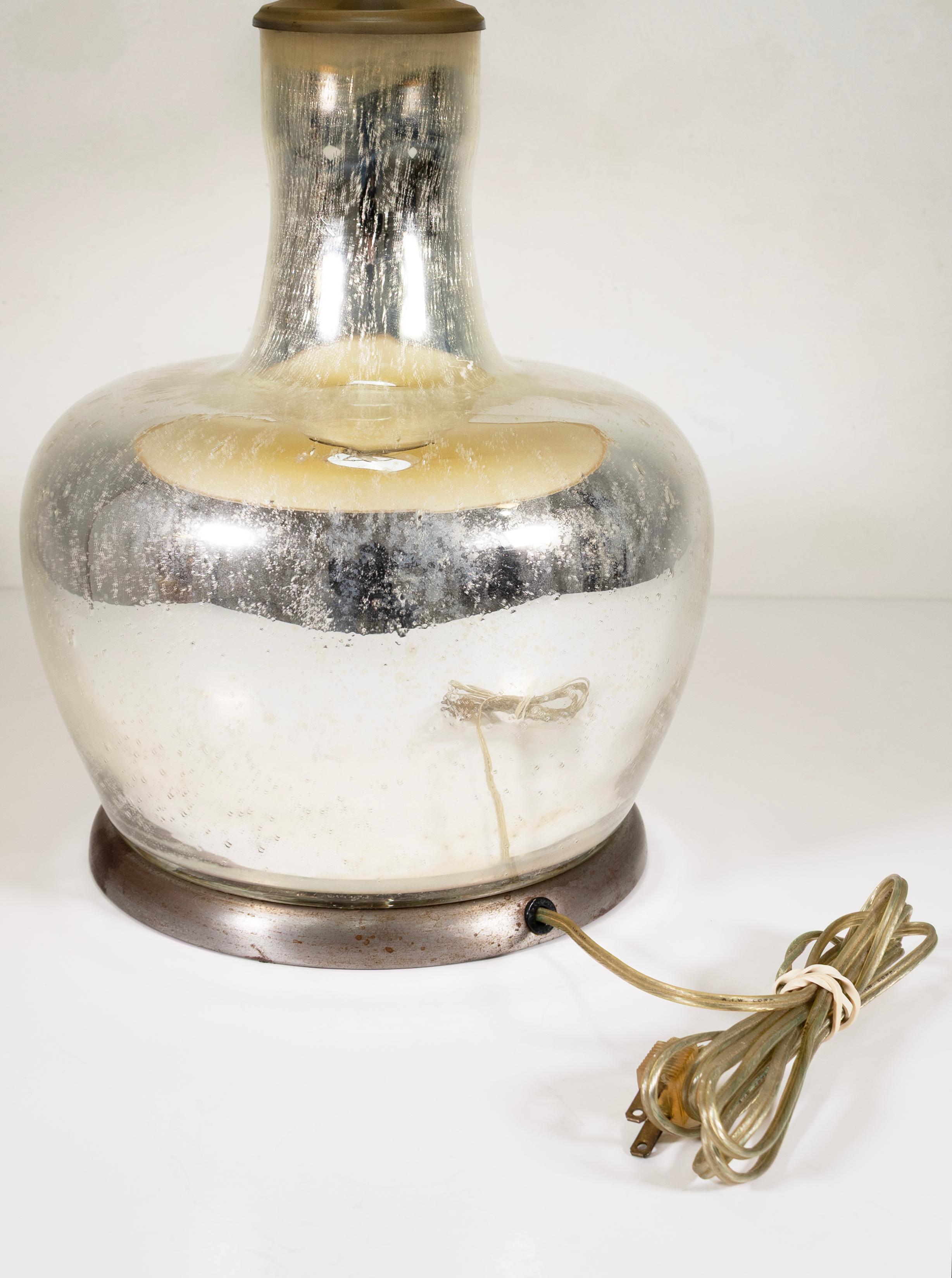 20ième siècle Paire de lampes de bureau vintage en verre mercuré argenté en vente