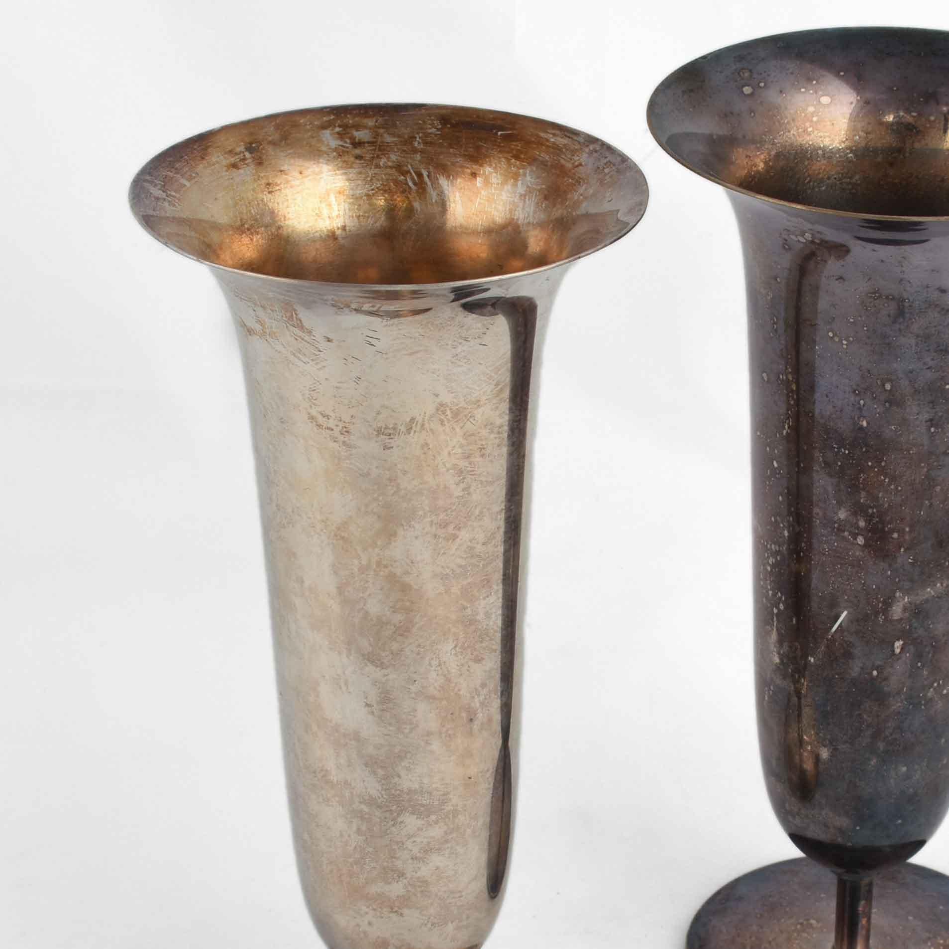 Paire de vases vintage en métal argenté attribué à Fritz August Breuhaus de Groot Bon état - En vente à Roma, IT