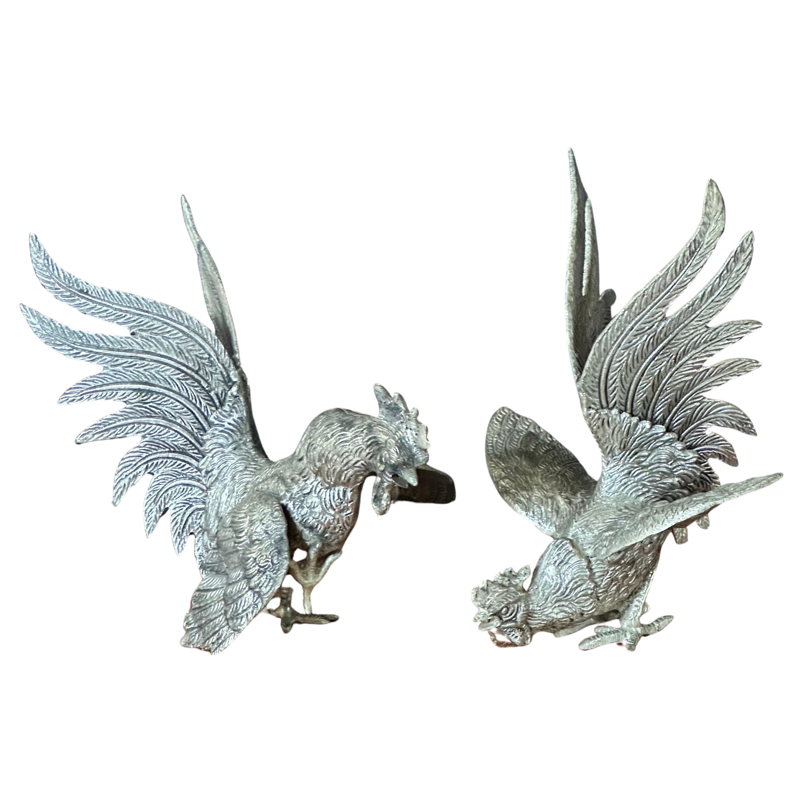 Pareja de esculturas de gallo de pelea / gallo de plata de época