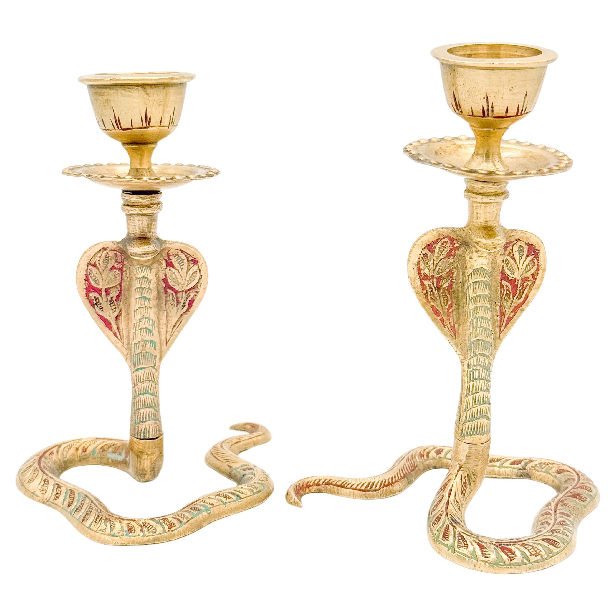 Paire de petits bougeoirs vintage en laiton en forme de serpent cobra - Gravé à la main Revival