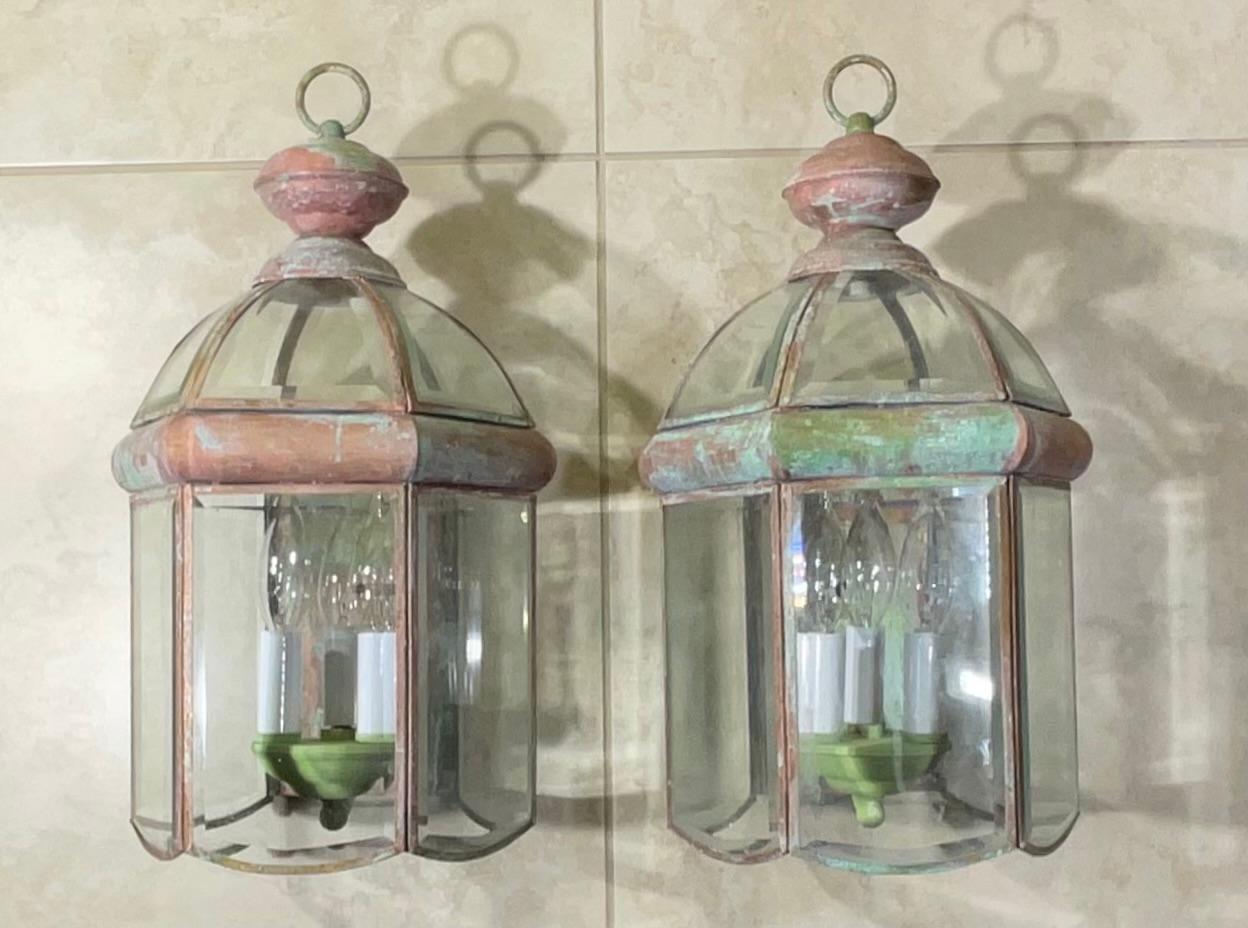 Pair of Vintage Solid Brass Beveled Glass Dome Wall Lantern In Good Condition For Sale In Delray Beach, FL