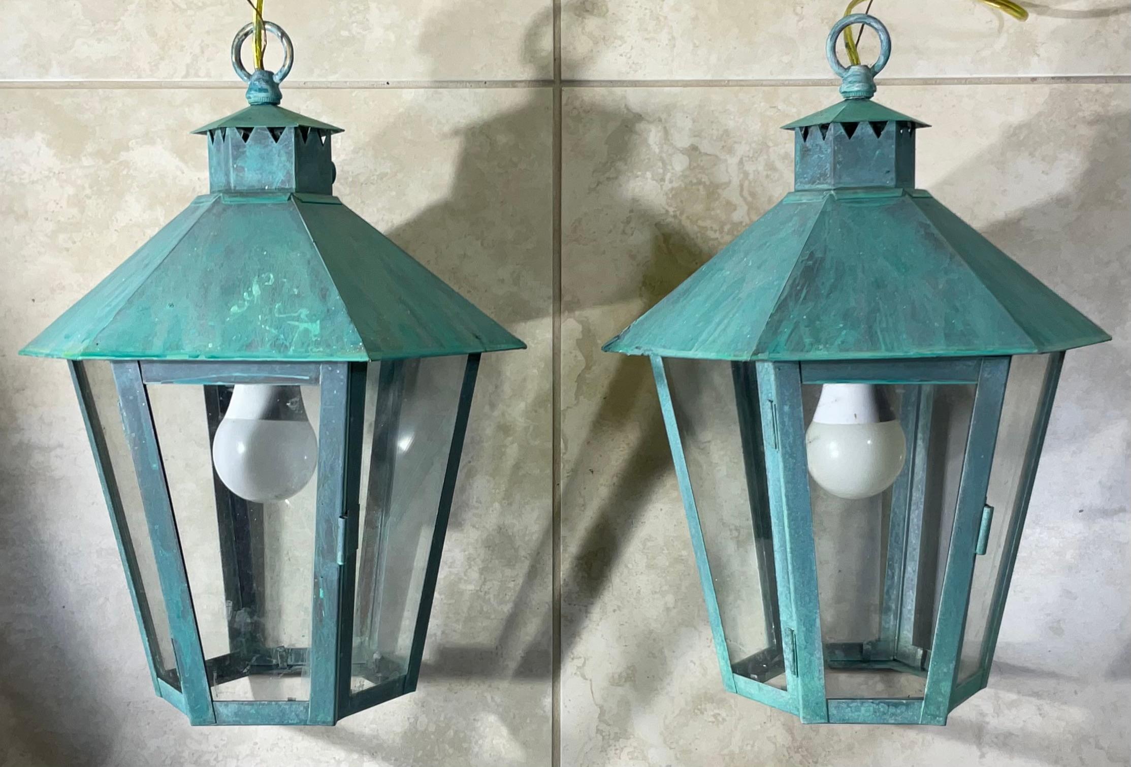 Hand-Crafted pair of vintage solid brass hanging lanterns For Sale