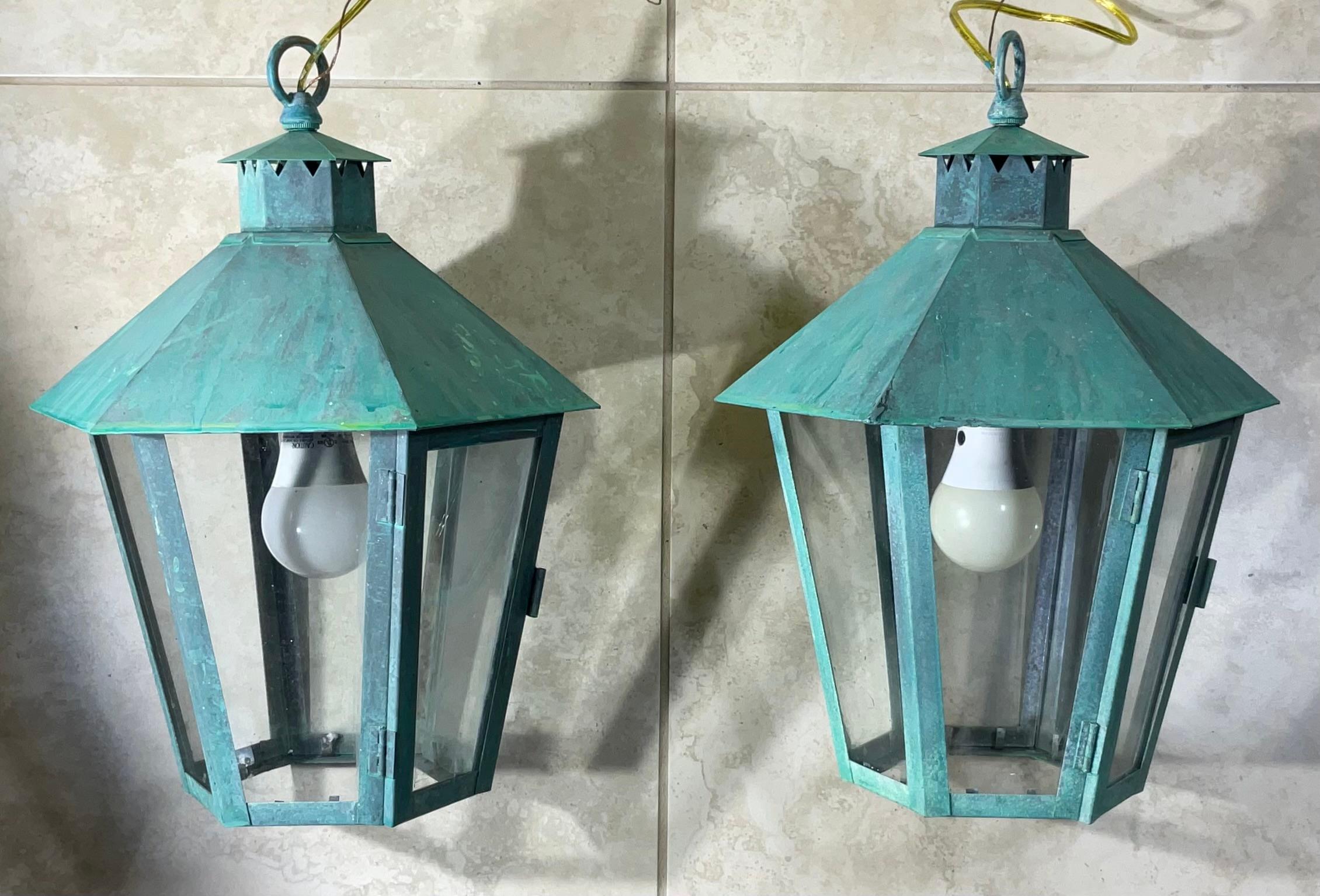 20th Century pair of vintage solid brass hanging lanterns For Sale