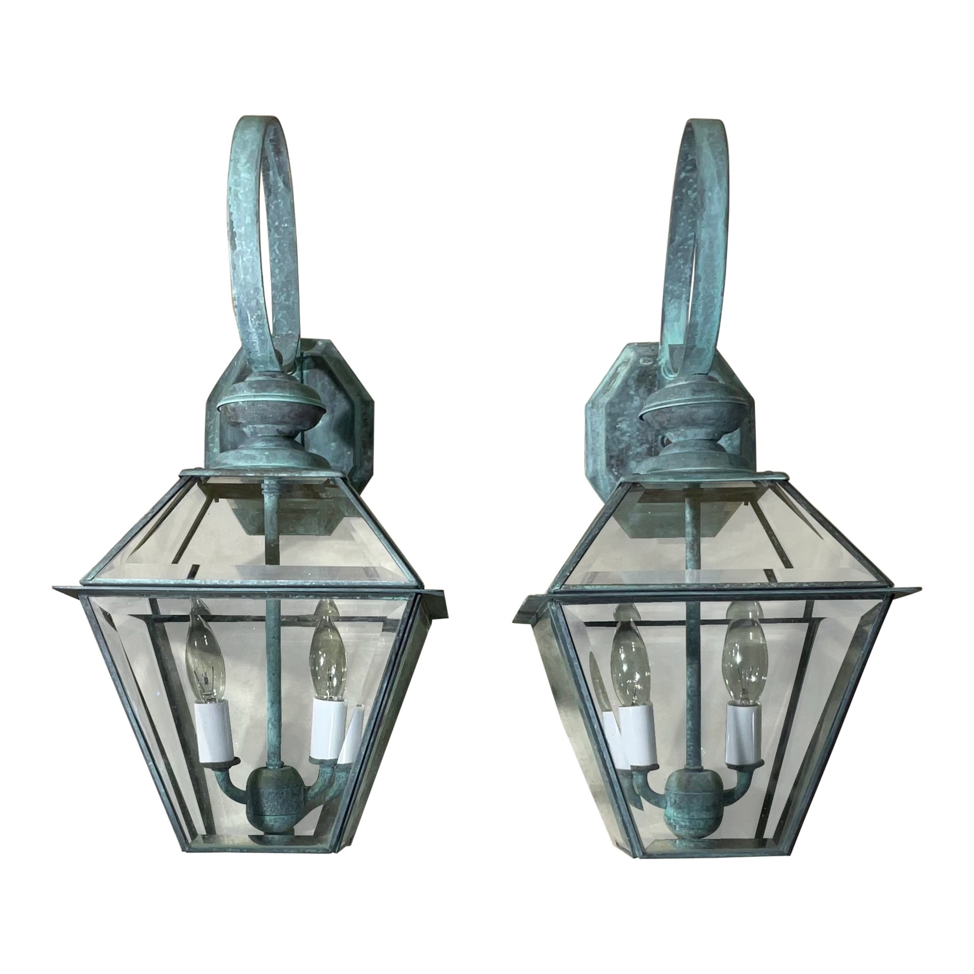 Pareja de faroles vintage de latón macizo - 9" x 9" x 18" de alto