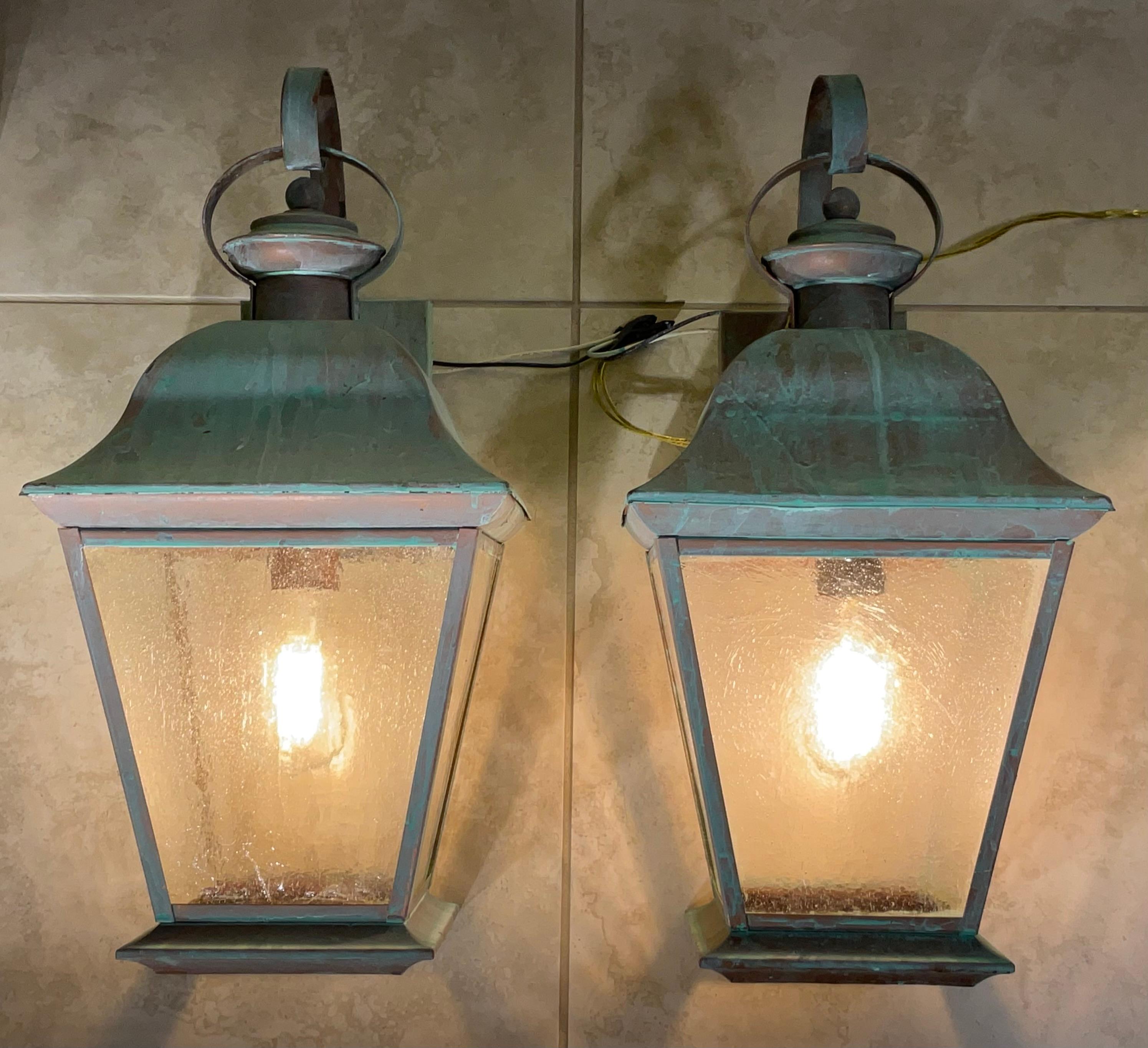 Pair of vintage Solid Brass Lanterns - Timeless Elegance for Your Home In Good Condition For Sale In Delray Beach, FL