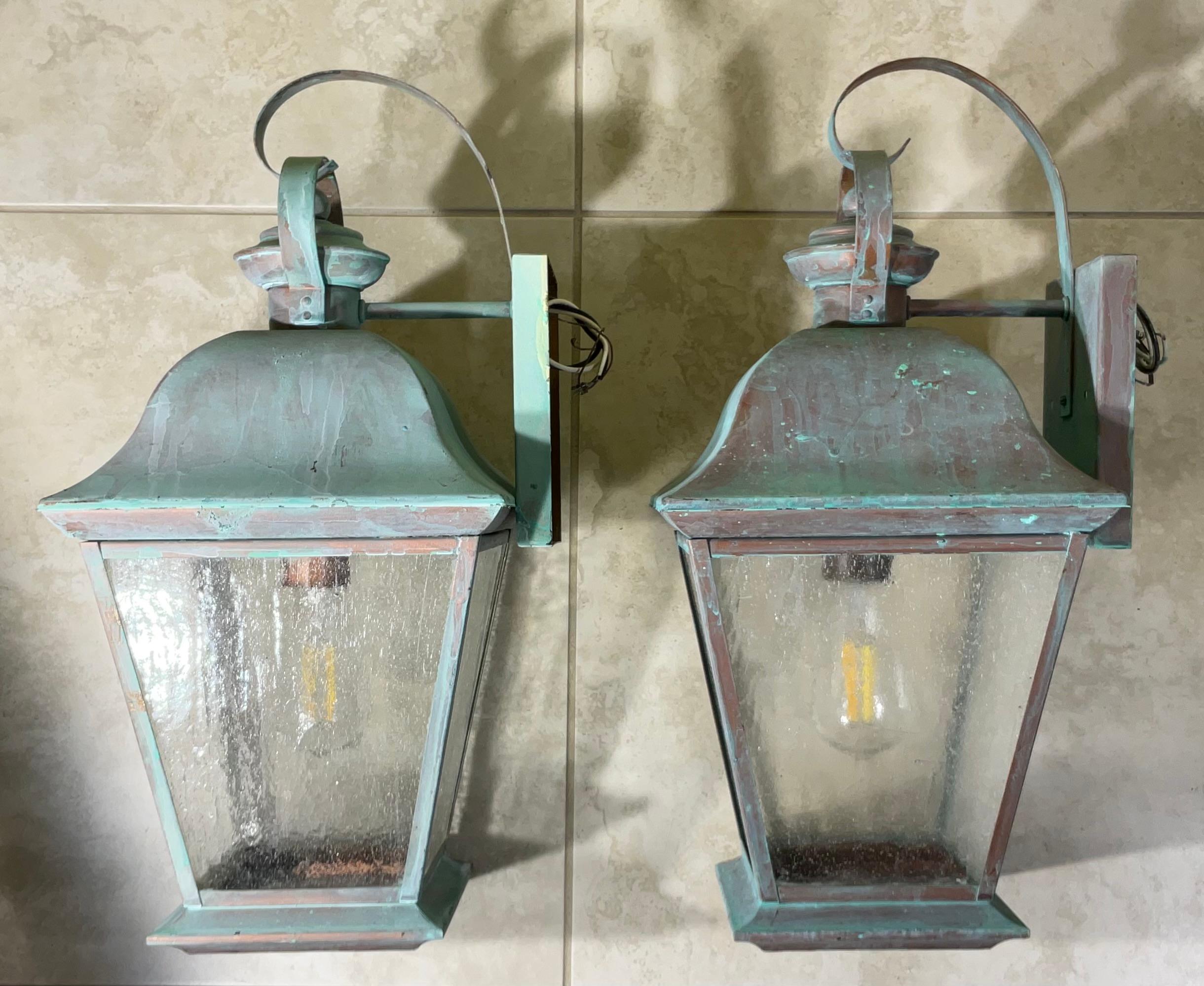 Pair of vintage Solid Brass Lanterns - Timeless Elegance for Your Home For Sale 1