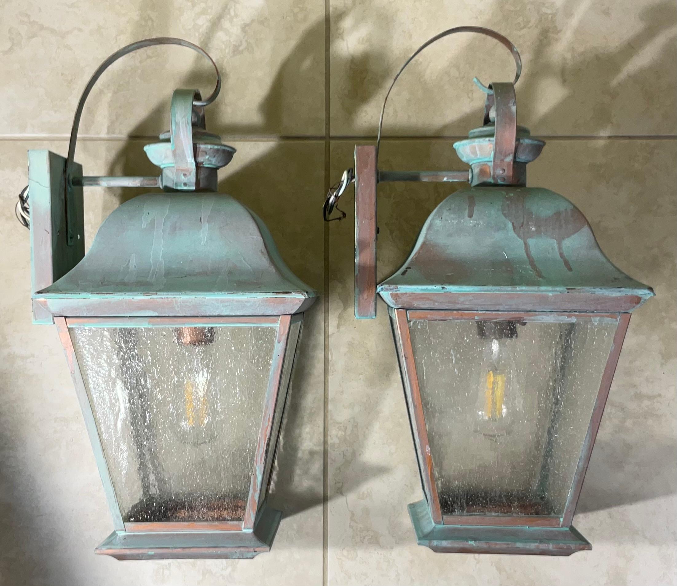 Pair of vintage Solid Brass Lanterns - Timeless Elegance for Your Home For Sale 2