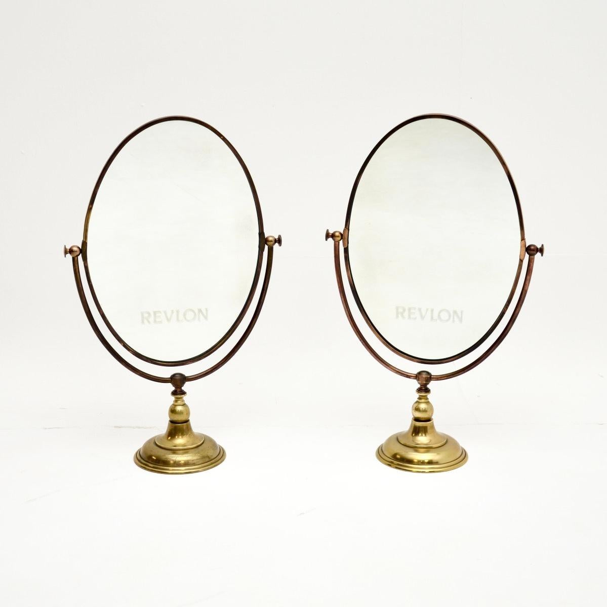 Mid-Century Modern Paire de miroirs de courtoisie vintage en laiton massif par Peerage en vente