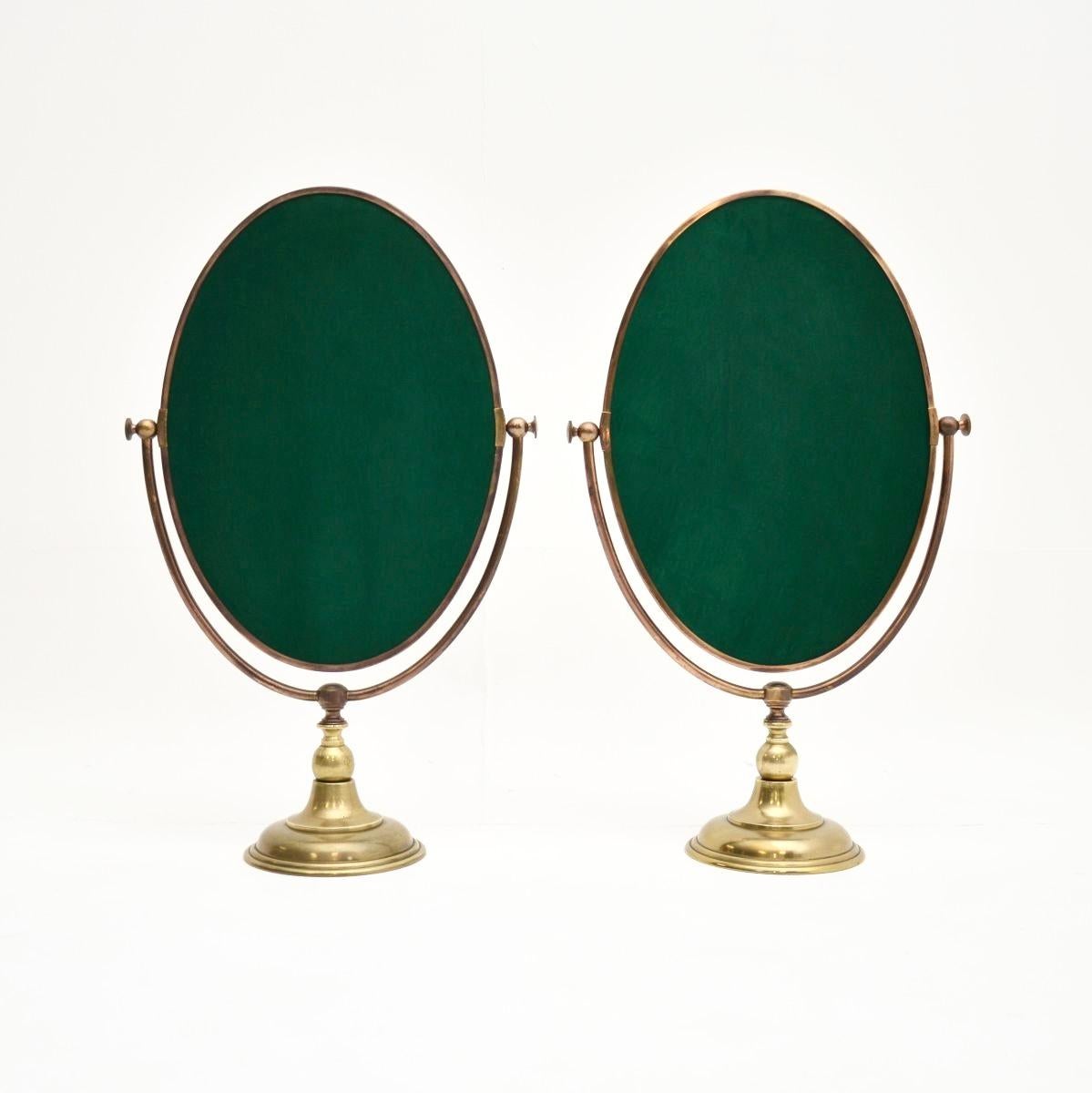 Britannique Paire de miroirs de courtoisie vintage en laiton massif par Peerage en vente