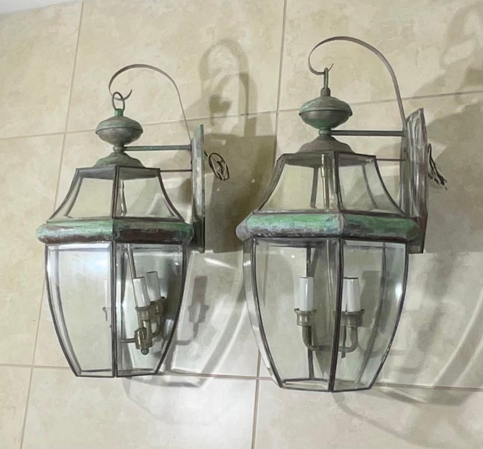 Pair of Vintage Solid Brass Wall Lantern In Good Condition For Sale In Delray Beach, FL