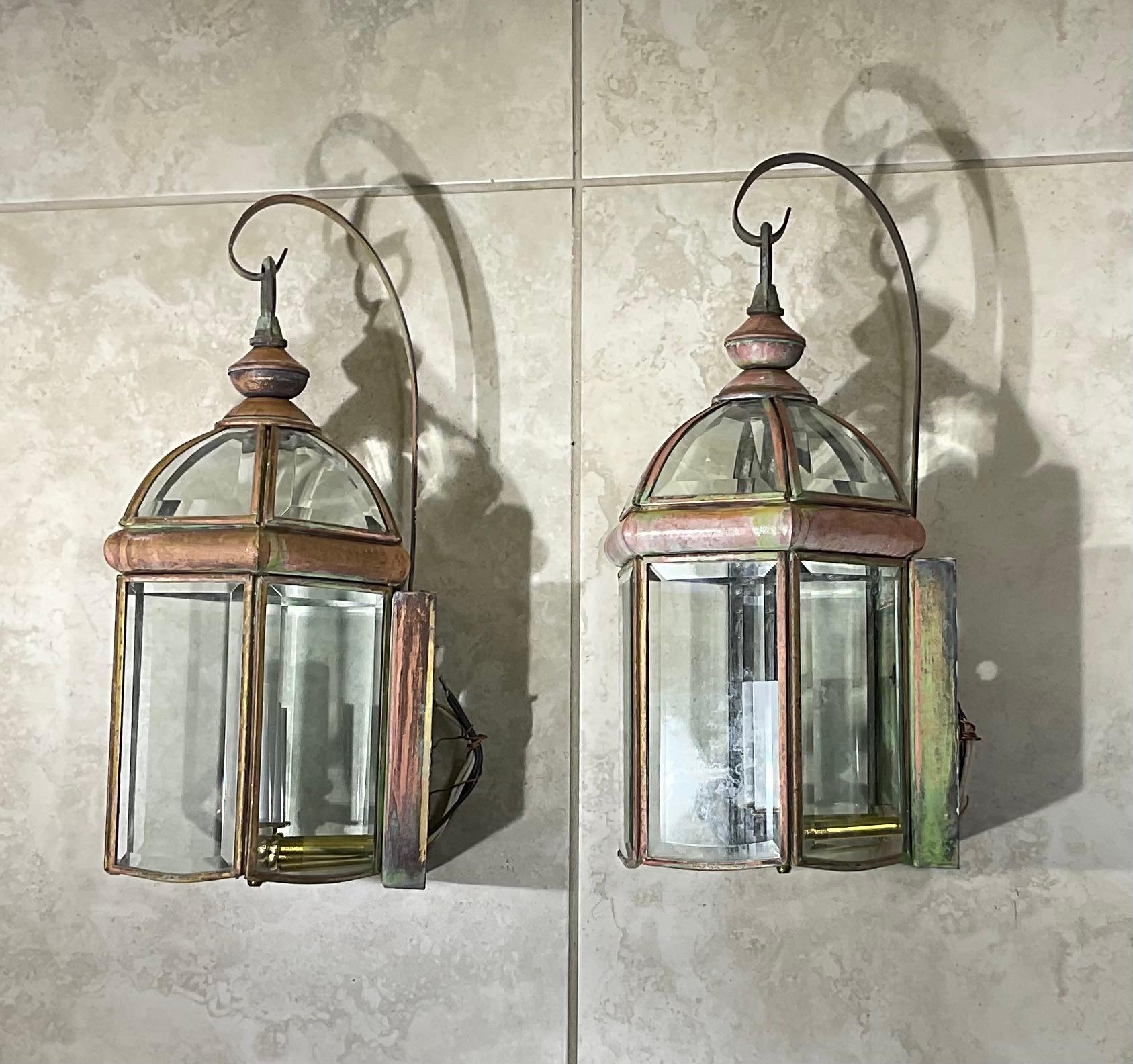 20th Century Pair of Vintage Solid Brass Wall Lantern For Sale