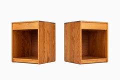 Ein Paar Nachttische aus massiver Eiche im Vintage-Stil von Gerald McCabe