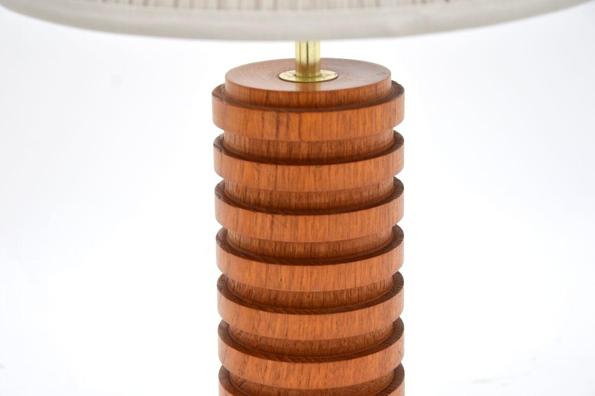 Paar Vintage Tischlampen aus massivem Teakholz und Messing im Angebot 1