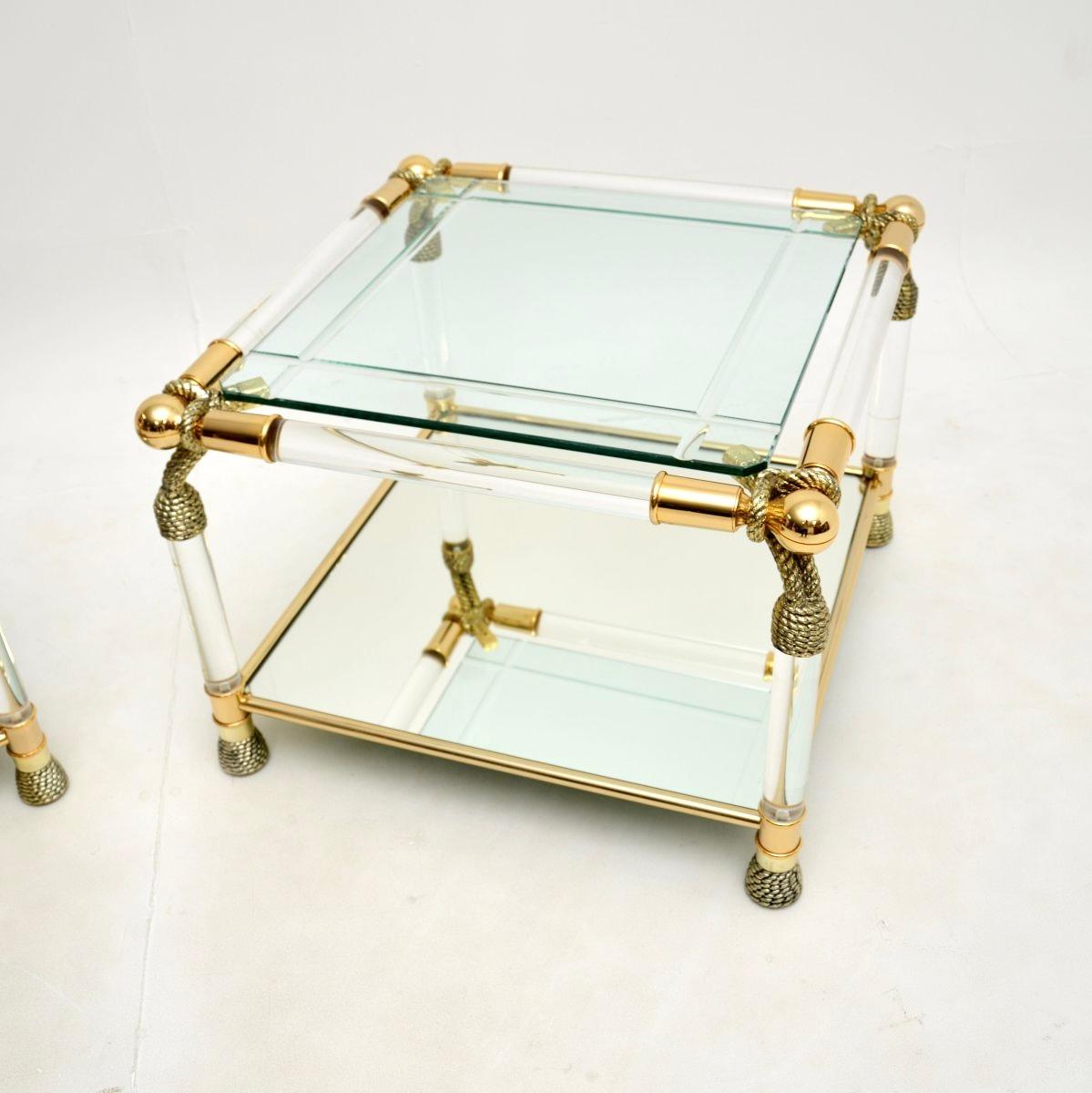 Paire de tables d'appoint espagnoles vintage en acrylique et verre par Curvasa Bon état - En vente à London, GB