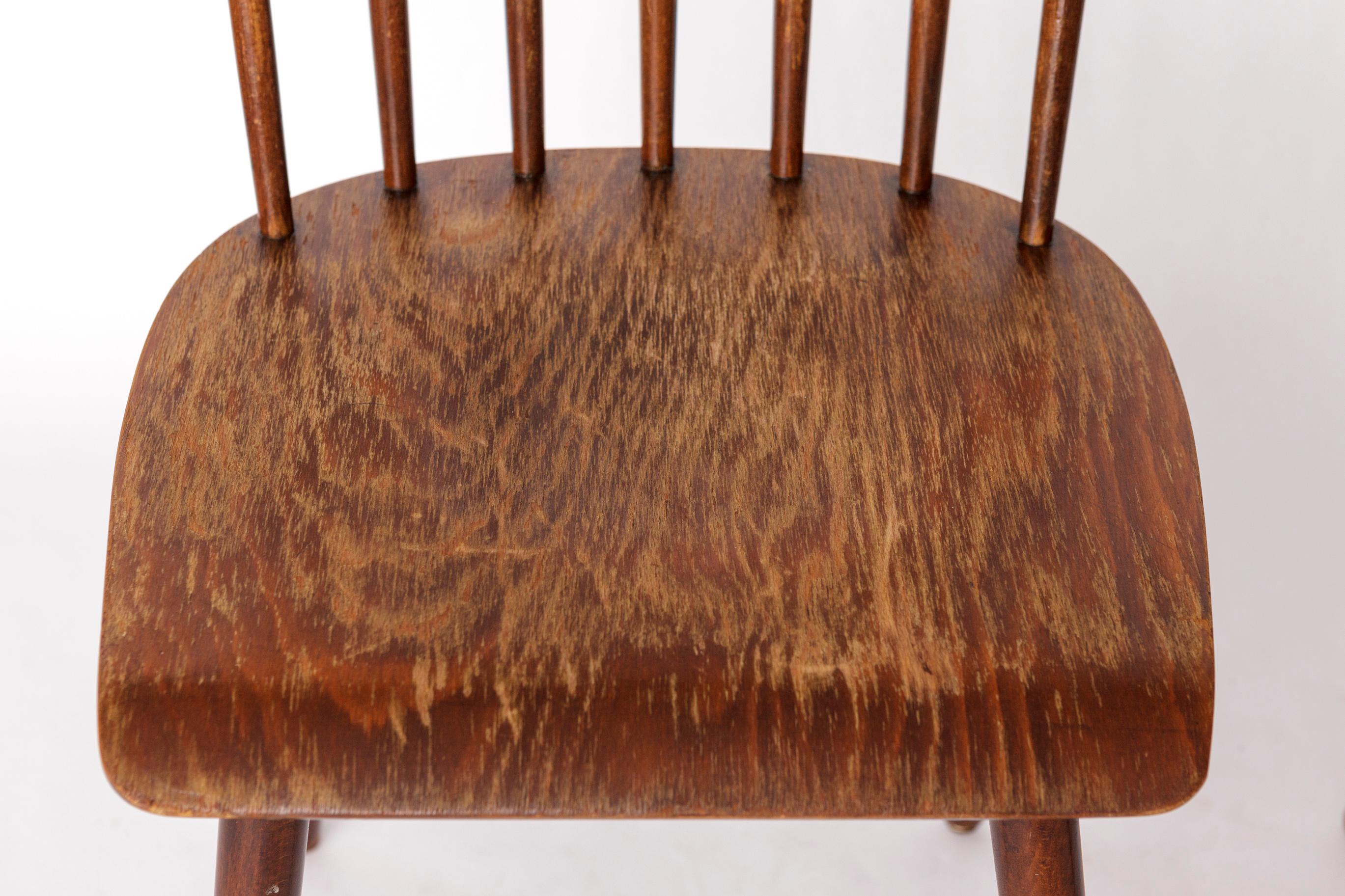Pair of Vintage Spindle Back Chairs, 1970s
Unknown manufacturer. Price listed is for the pair.

A beautiful set of vintage spindle back chairs from the 1970s — full of character and authentic patina.

Crafted from solid beech wood, the frames have