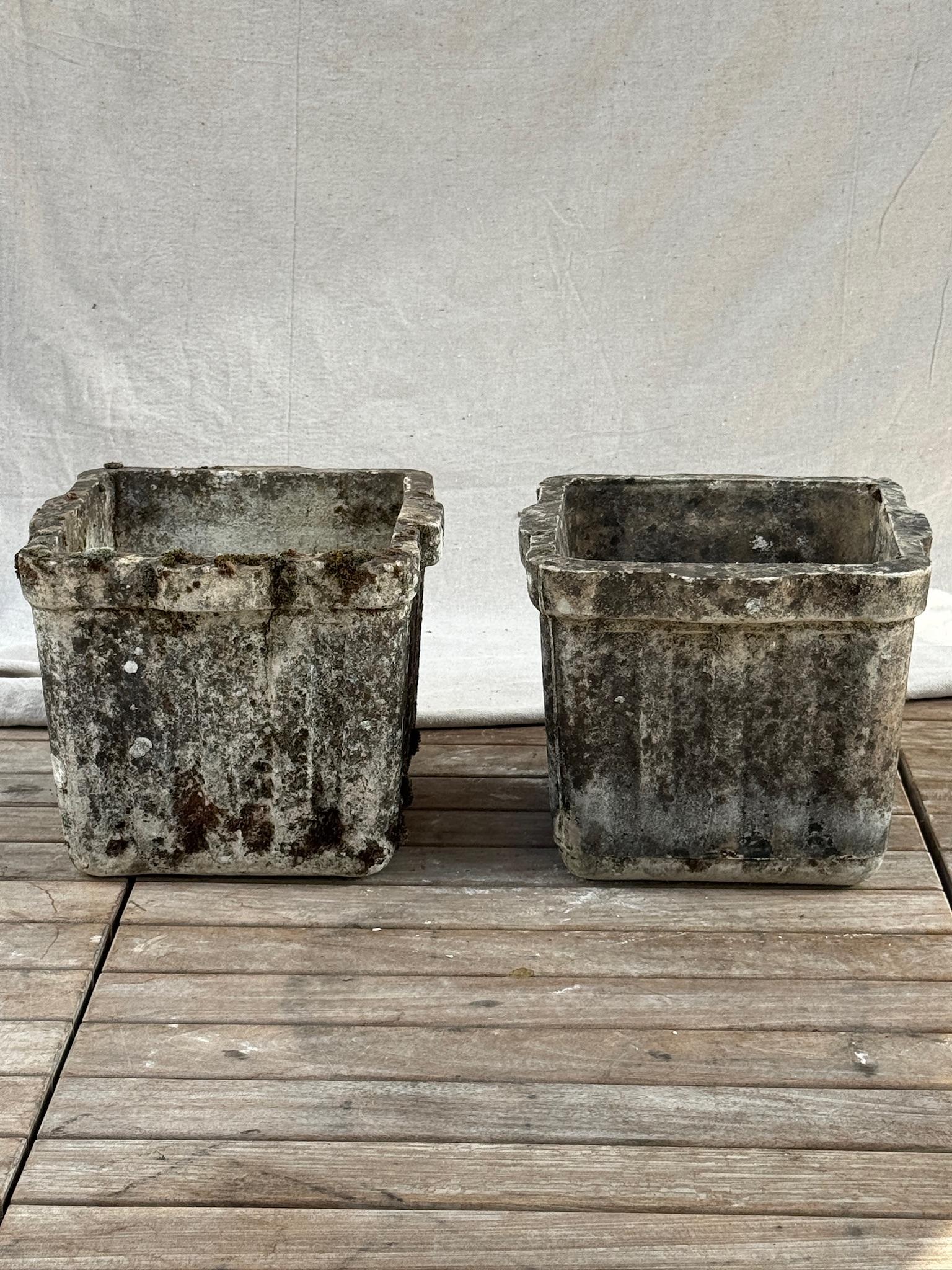 Pair of Vintage Square Cast Stone Garden Planters with Aged Patina and Scalloped In Good Condition For Sale In West Hollywood, CA