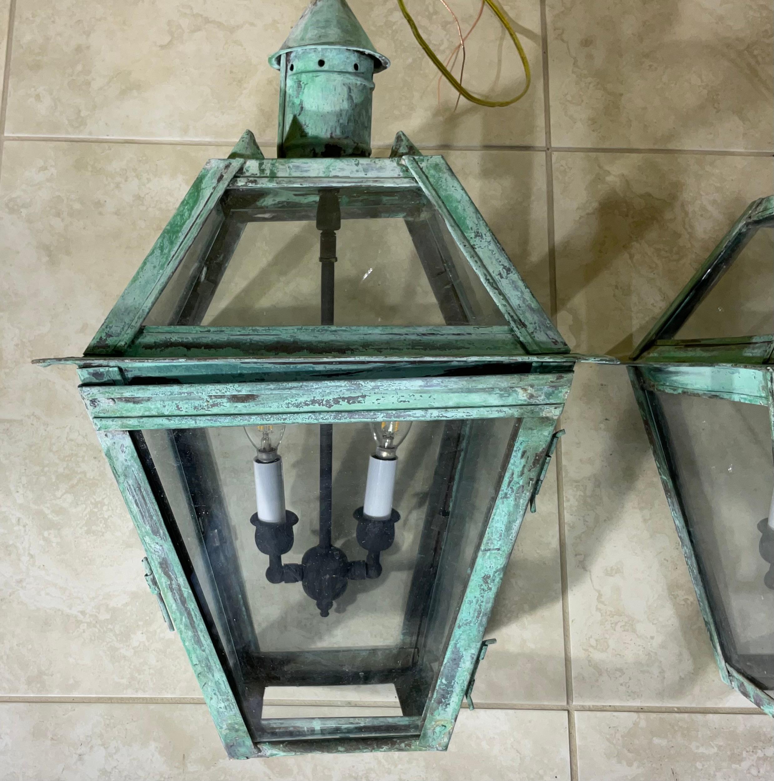 Pareja De Faroles Colgantes Cuadrados De Cobre Artesanales Vintage Estadounidense en venta