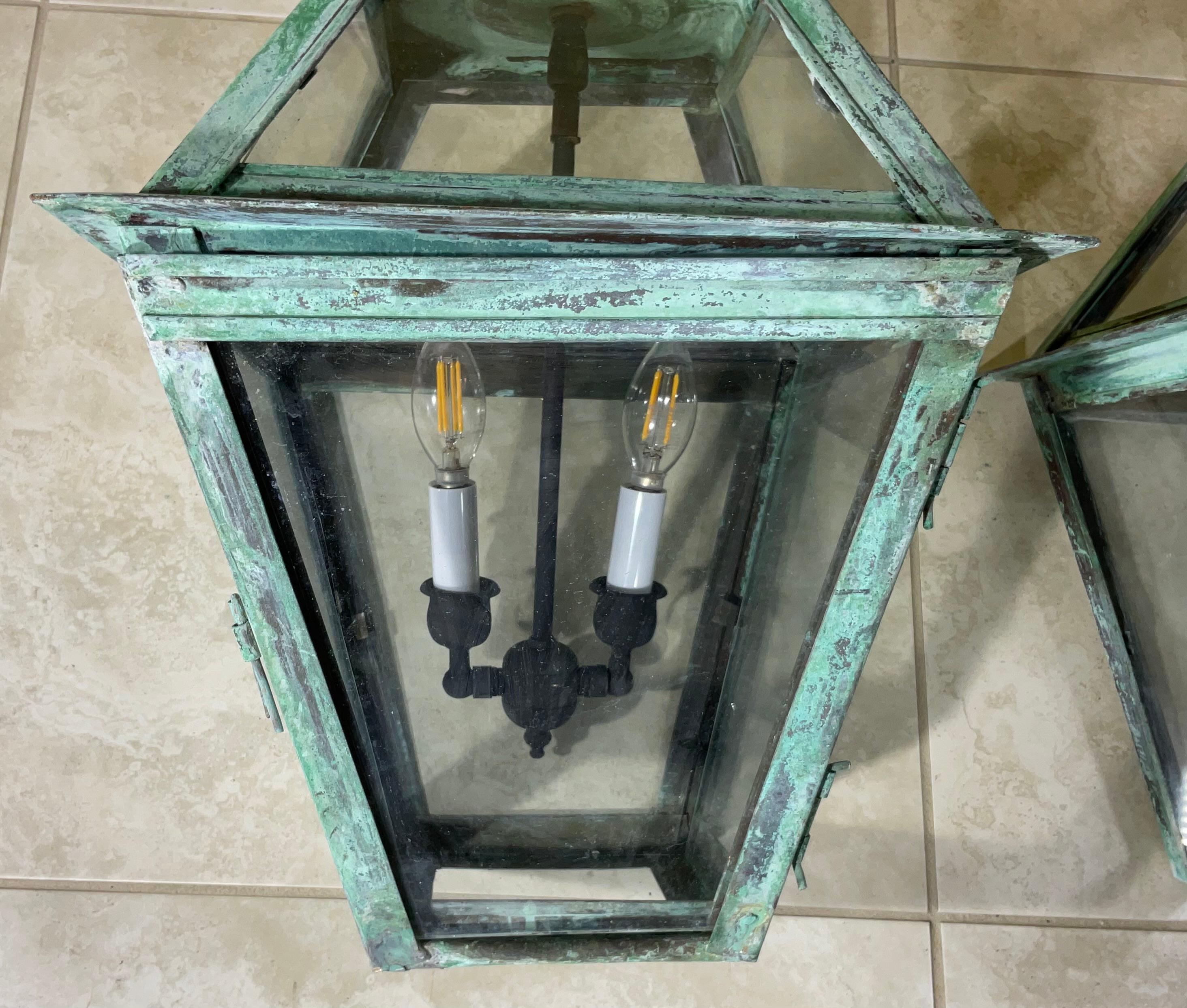 Pareja De Faroles Colgantes Cuadrados De Cobre Artesanales Vintage en Bueno estado para la venta en Delray Beach, FL
