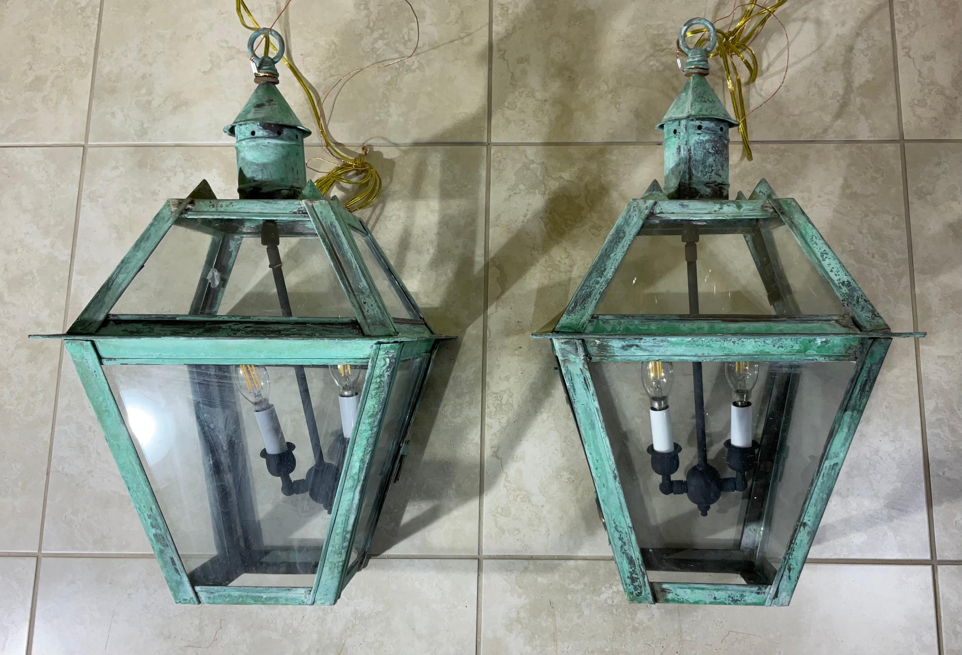 Pareja De Faroles Colgantes Cuadrados De Cobre Artesanales Vintage en venta 1
