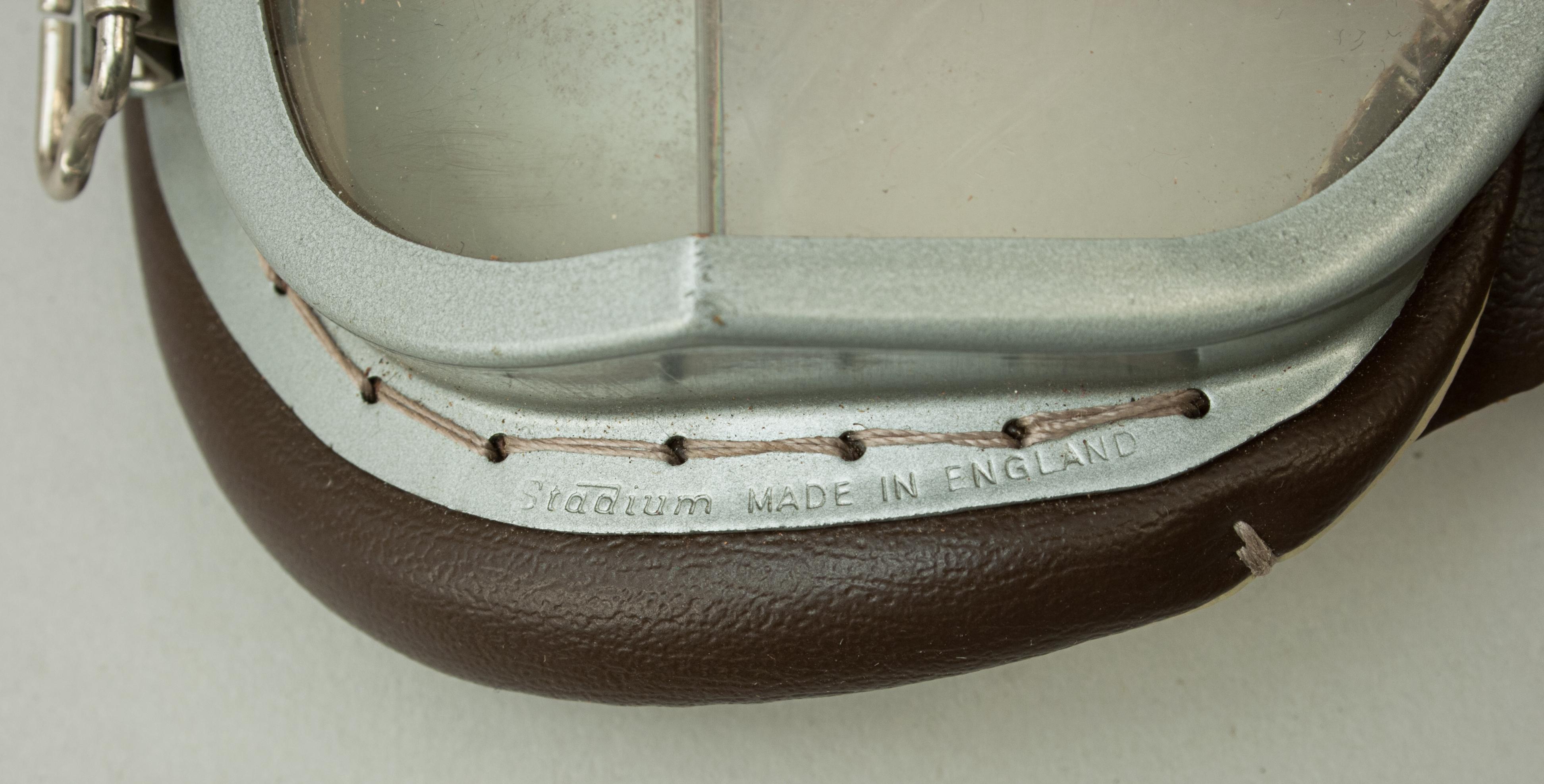 Pair of Vintage Stadium Motoring Goggles in Original Box In Good Condition In Oxfordshire, GB