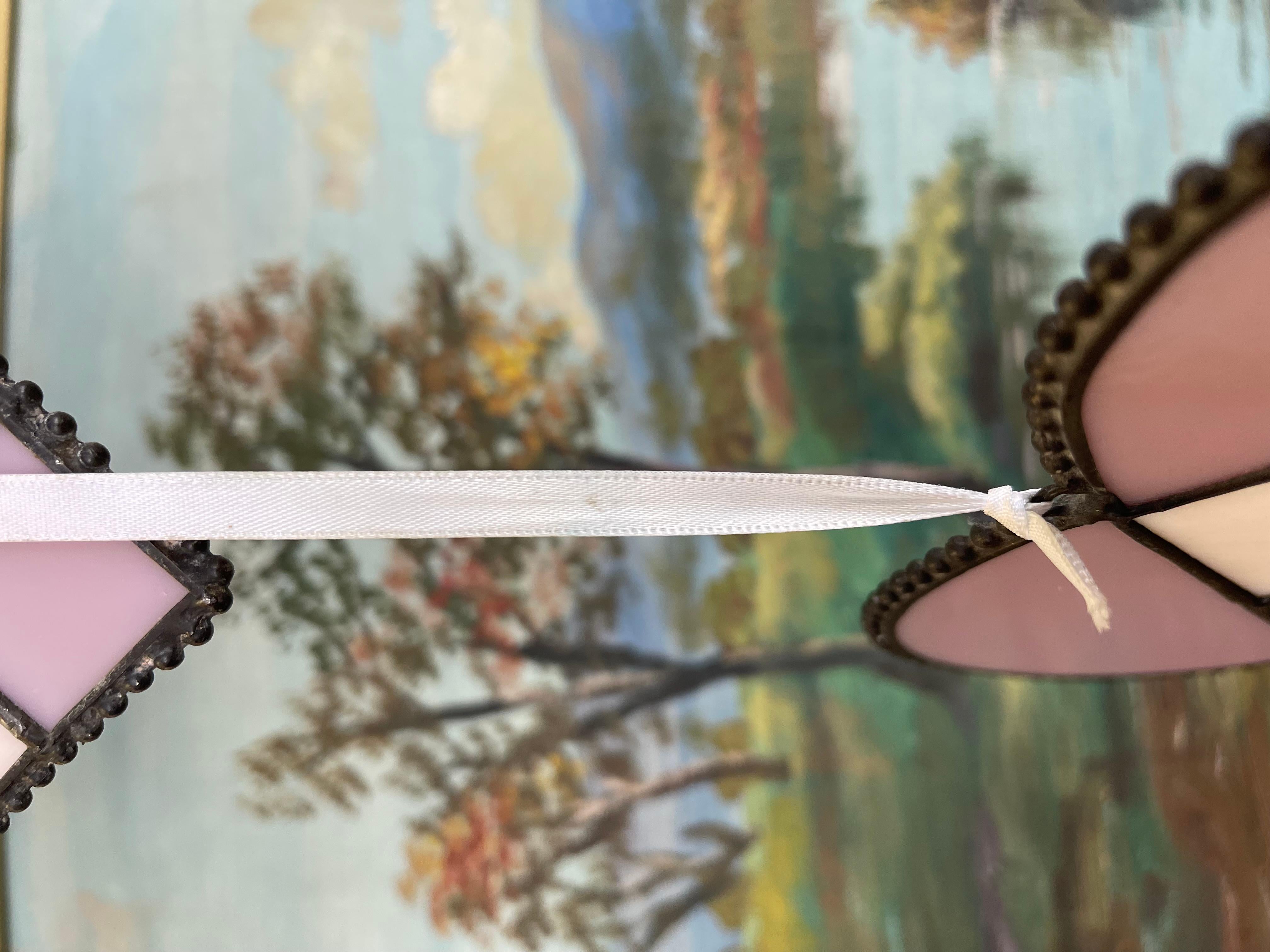 Paar Vintage Stained glass Heart Sun Catchers in Lavendel und Weiß im Angebot 4