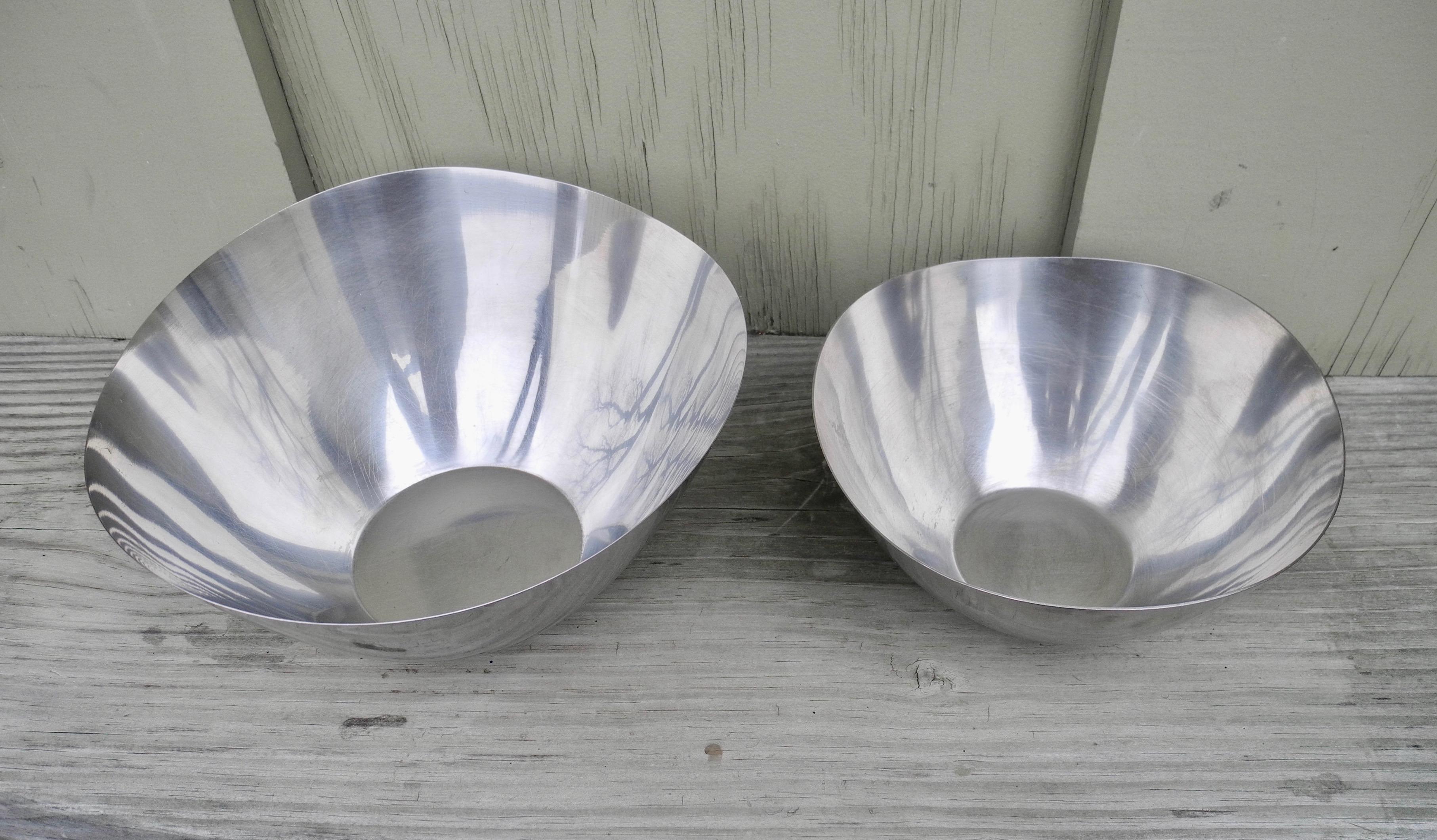 Danish Pair of Vintage Stelton Stainless Steel Modern Design Sculptural Bowls, Denmark For Sale
